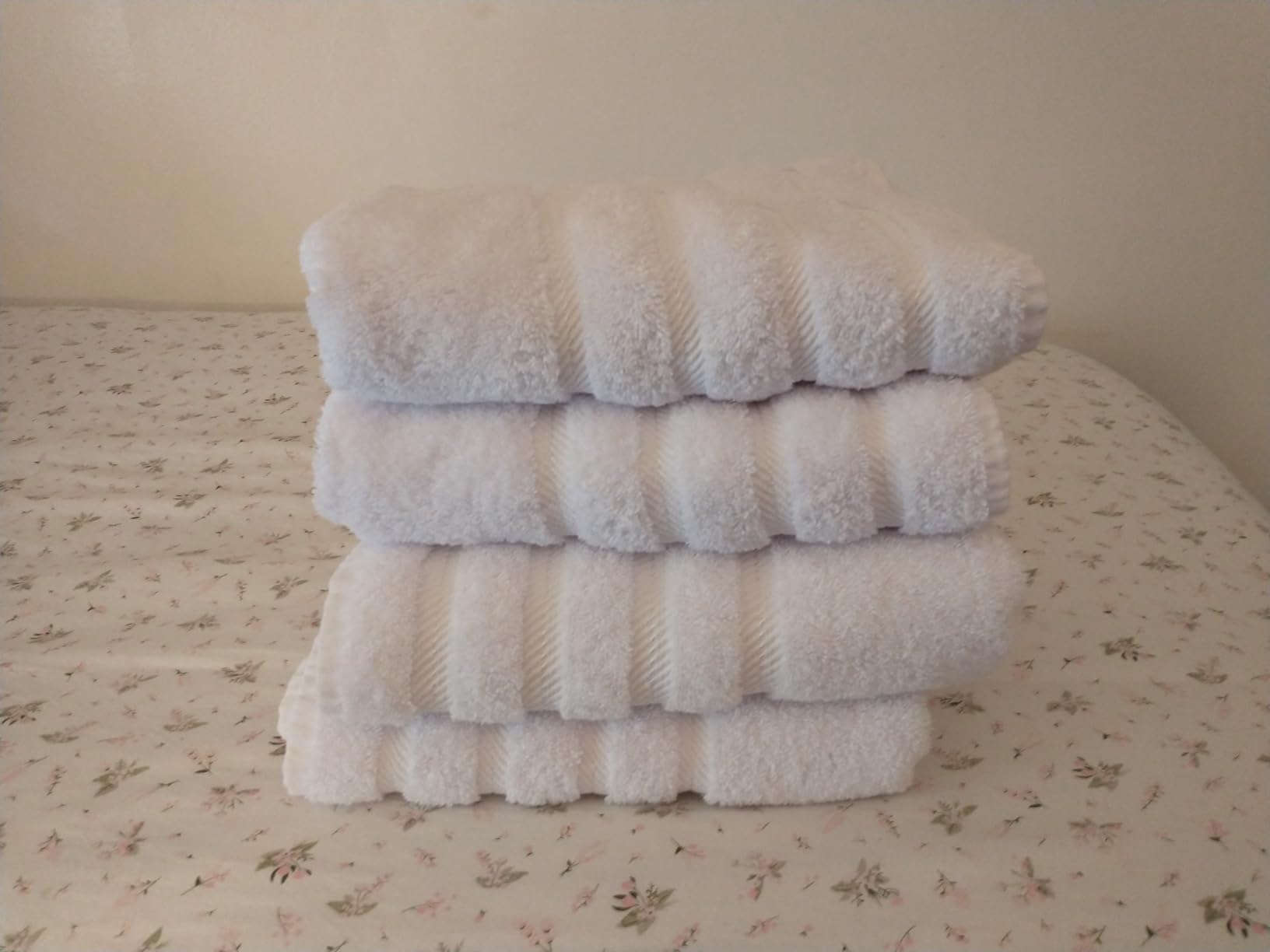 American Soft Linen Luxury 4 Piece Bath Towel Set, 600 GSM 100% Cotton Turkish Bath Towels for Bathroom, 27x54 in Extra Large Bathroom Shower Towels, White customer photo 2