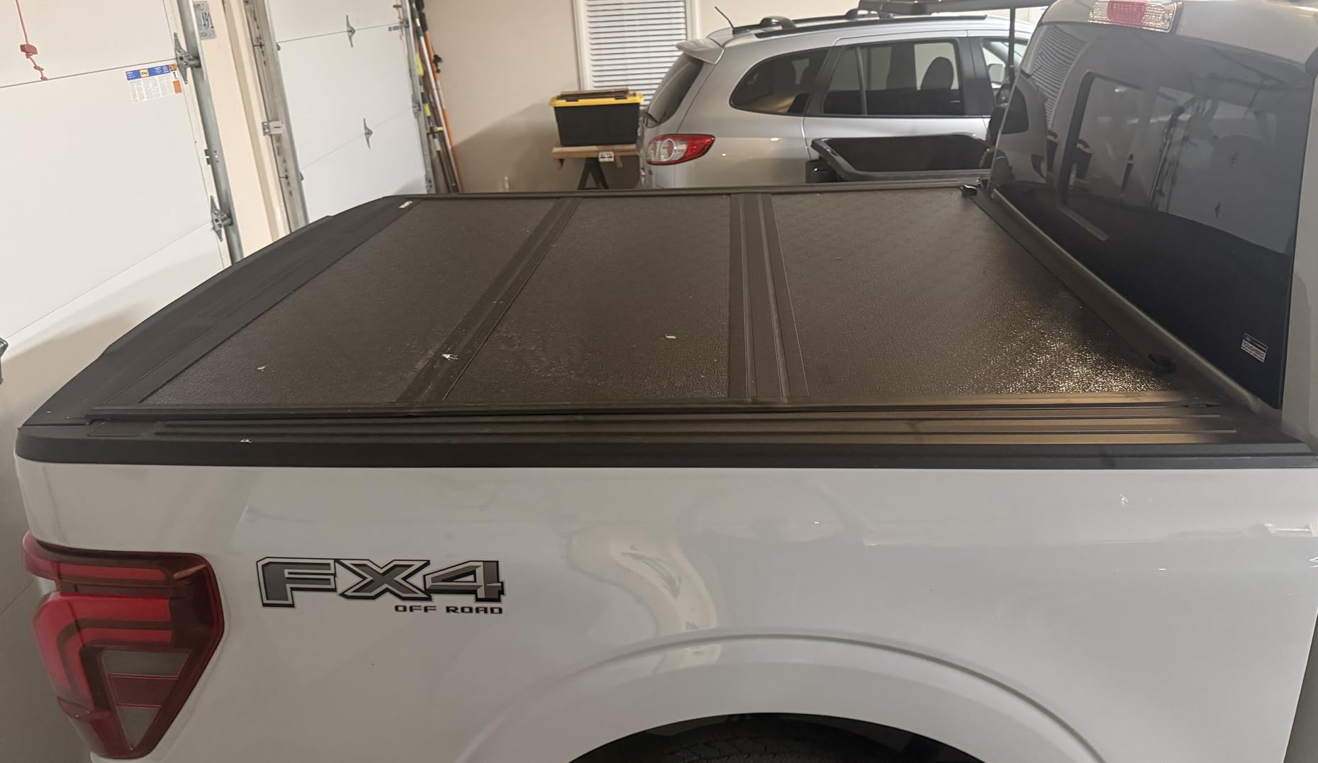 Gator EFX Hard Tri-Fold Truck Bed Tonneau Cover - Heavy-Duty Truck Bed Protection - Durable Aluminum Panels - Hard Folding Tonneau Cover - 2021-2026 Ford F-150 (incl. Raptor/Lightning) - 5'7