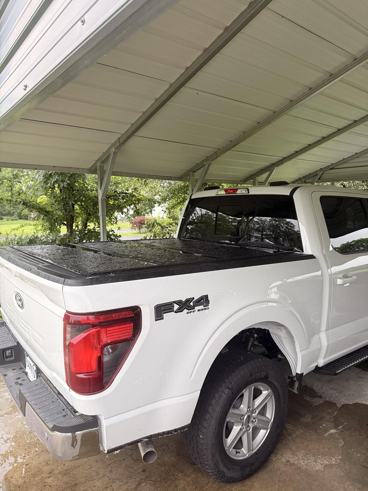 Gator EFX Hard Tri-Fold Truck Bed Tonneau Cover - Heavy-Duty Truck Bed Protection - Durable Aluminum Panels - Hard Folding Tonneau Cover - 2021-2026 Ford F-150 (incl. Raptor/Lightning) - 5'7