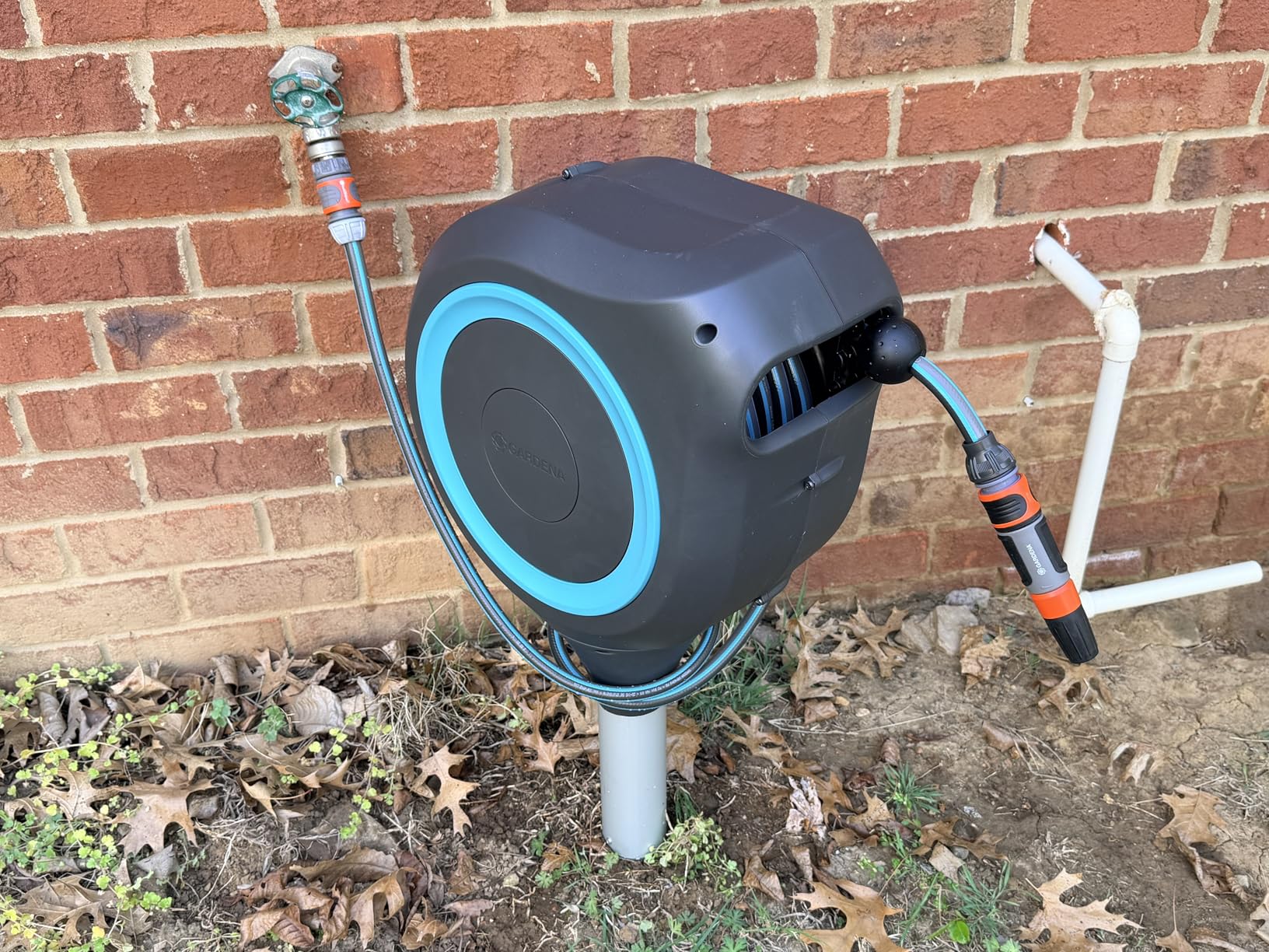 GARDENA Automatic Retractable Garden Hose Reel - 66 Feet - 360 Degree Swivel Outdoor Hose Reel with Metal Spike Base - Auto Retract - UV Resistant Housing - 18614 customer photo 1