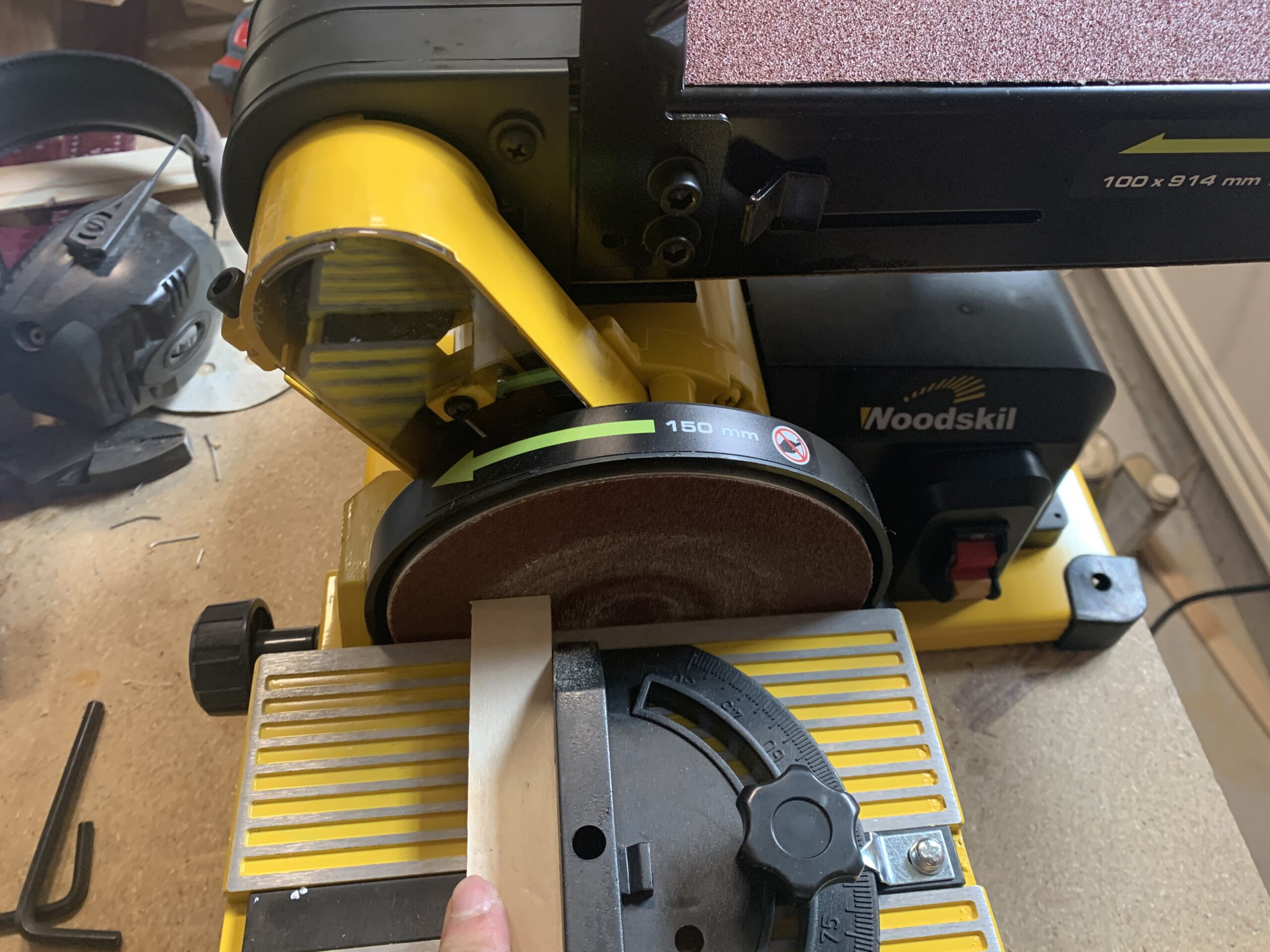 Woodskil 4.3A Belt Sander, 4 x 36 in. Belt & 6 in. Disc Sander, Double Dust Exhaust Port, Steel Base, 2Pcs Sandpapers Included customer photo 1