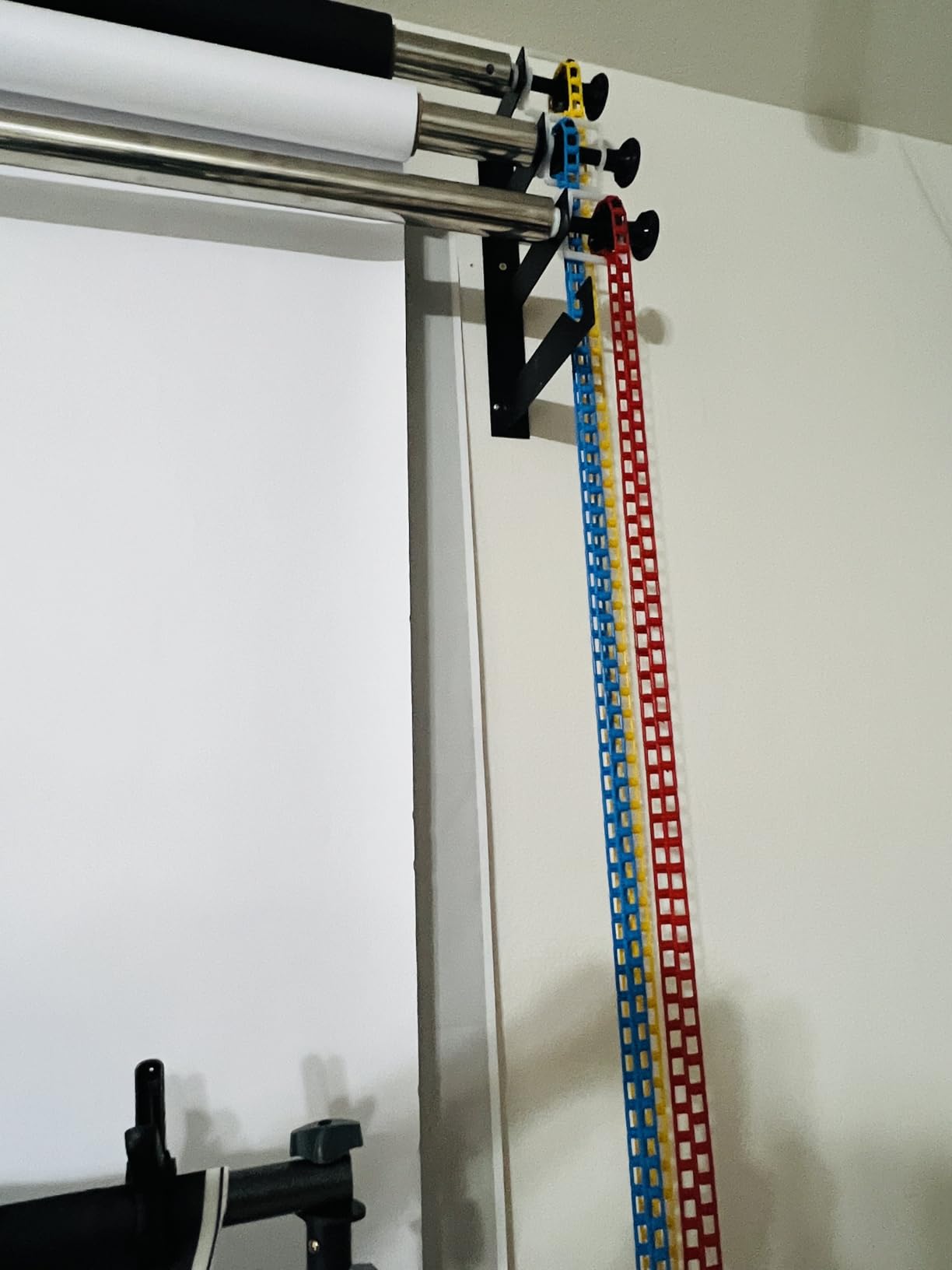 Photography Backdrop Wall Mount Roller System 4 Support Rollers, Manual Photo Background Ceiling Holder, Including 2 Four-fold Hooks, 8 Expand Bars, 4 Chains, for Home Studio Live Shooting customer photo 1