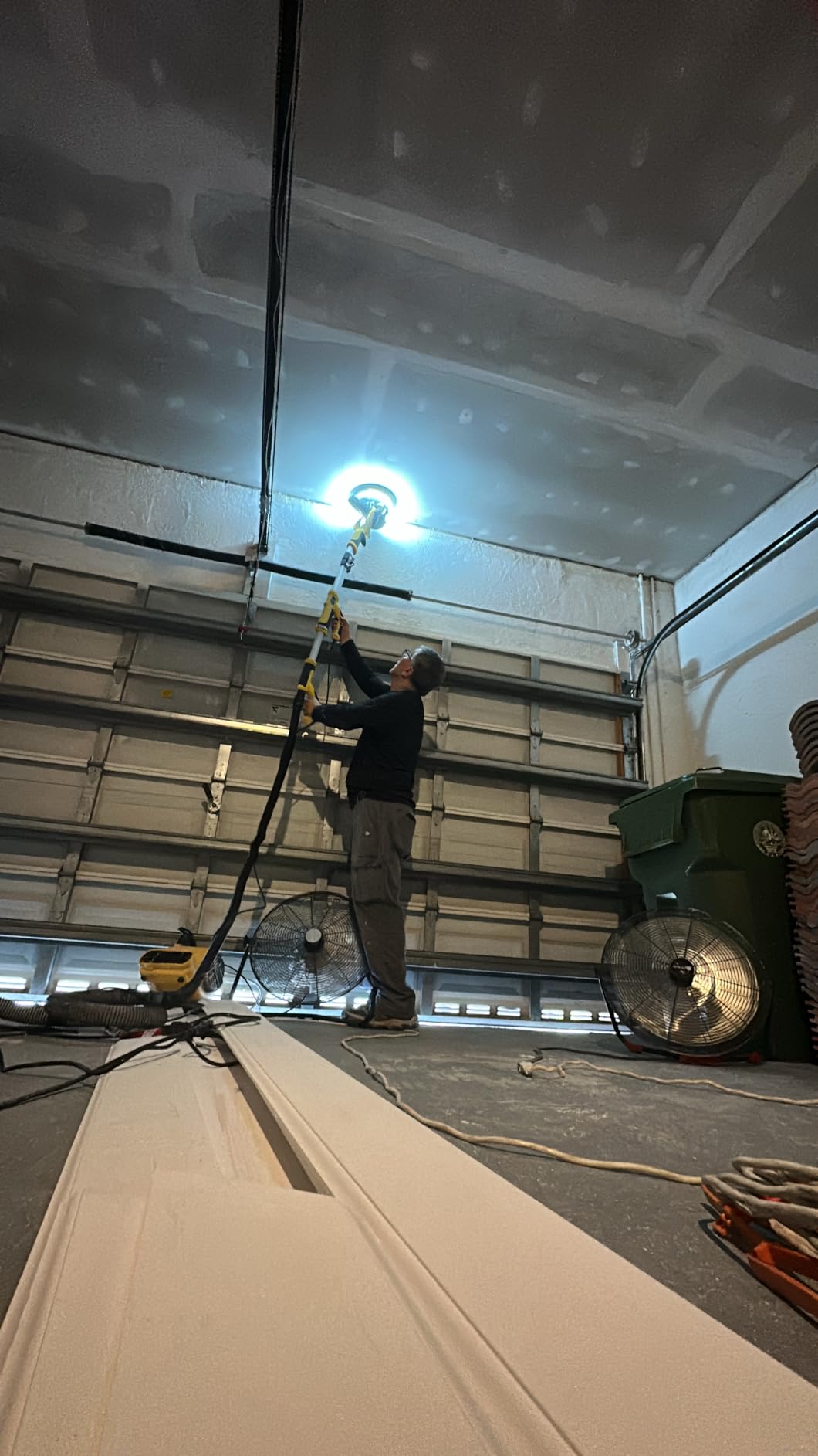 Drywall Sander, Electric Drywall Sander with Vacuum, Automatic Dust Removal, 7 Variable Speed, 900-1800RPM, 26' Power Cord, Labor-Saving Handle and Patented Fixture for Ceiling Sanding, LED Light customer photo 2