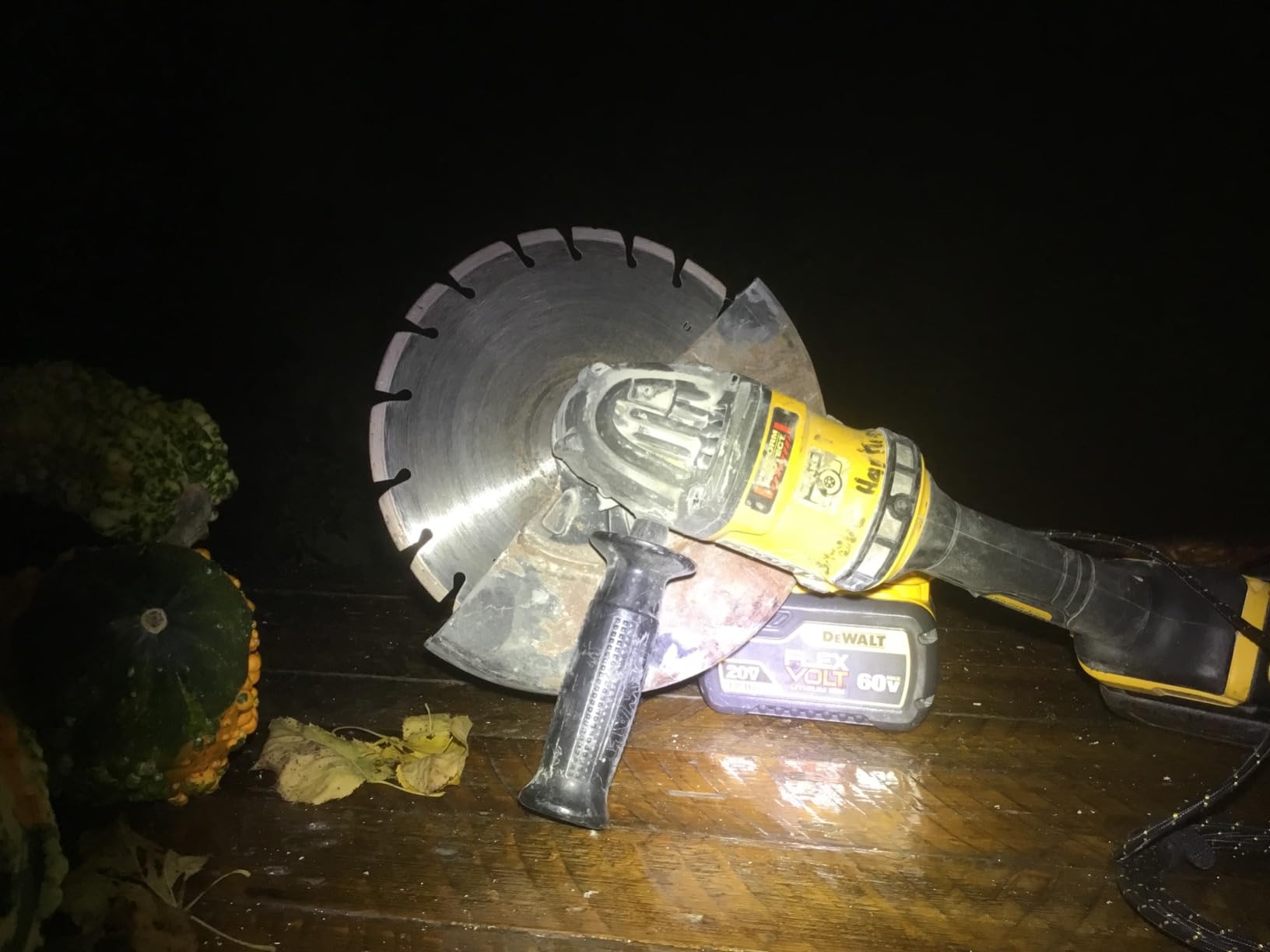 DEWALT 60V MAX* 7 in. Brushless Cordless Grinder with Kickback Brake (Tool Only) customer photo 1