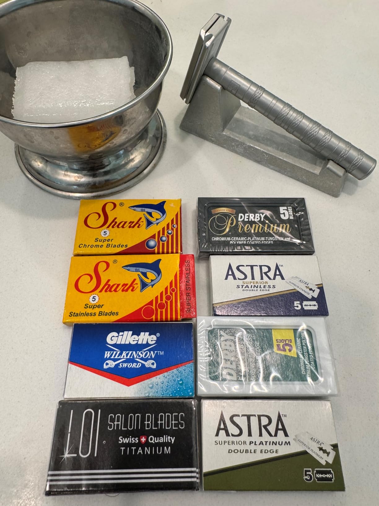 Henson Shaving Razor - Aluminum Double Edge Safety Razor with 5 Spare Blades - 30 Degree Angled Precision With Superior Blade Rigidity- Reusable Single Blade Razors For Men and Women - Mild Aggression customer photo 1