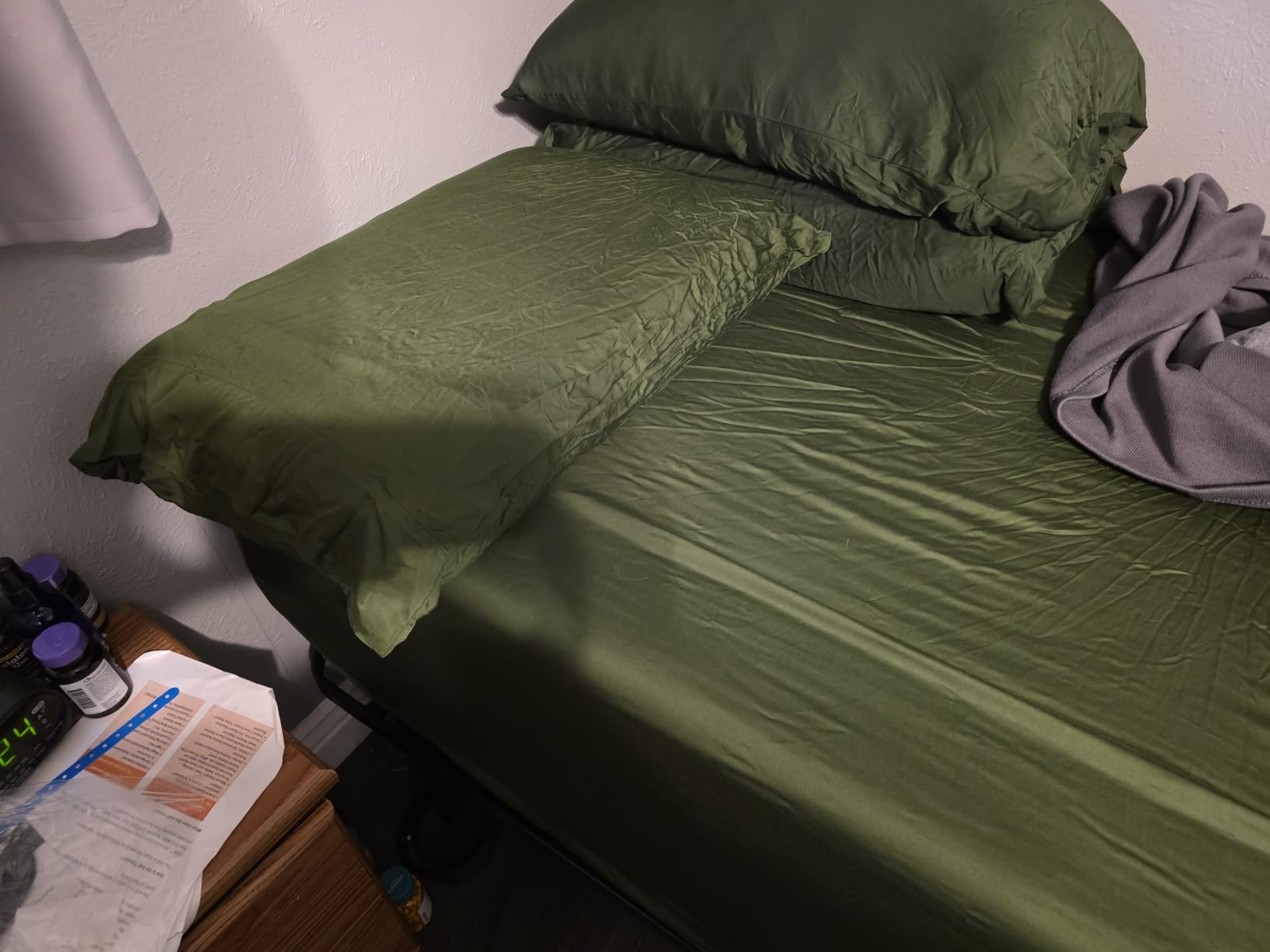 DOZ Sheet Set, 100% Viscose derived from Bamboo, Organically Grown, Buttery Soft, Cooling Sheets, High GSM, Deep Pockets - 3 Piece - 2 Pillowcases 1Fitted Sheet (Forest, Queen) customer photo 1