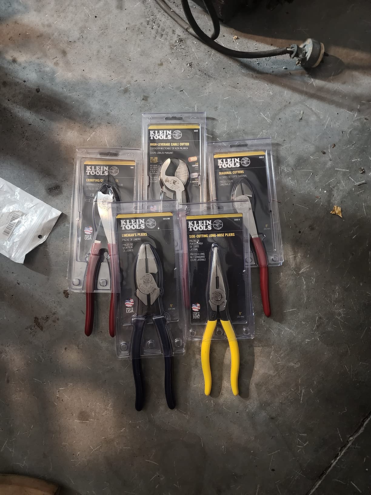 Klein Tools 80087 Dipped Plier Kit, Made in USA, Diagonal-Cutting, Needle-Nose, Side-Cutting High Leverage Linesman Pliers, Cutter and Crimper, 5-Piece customer photo 2