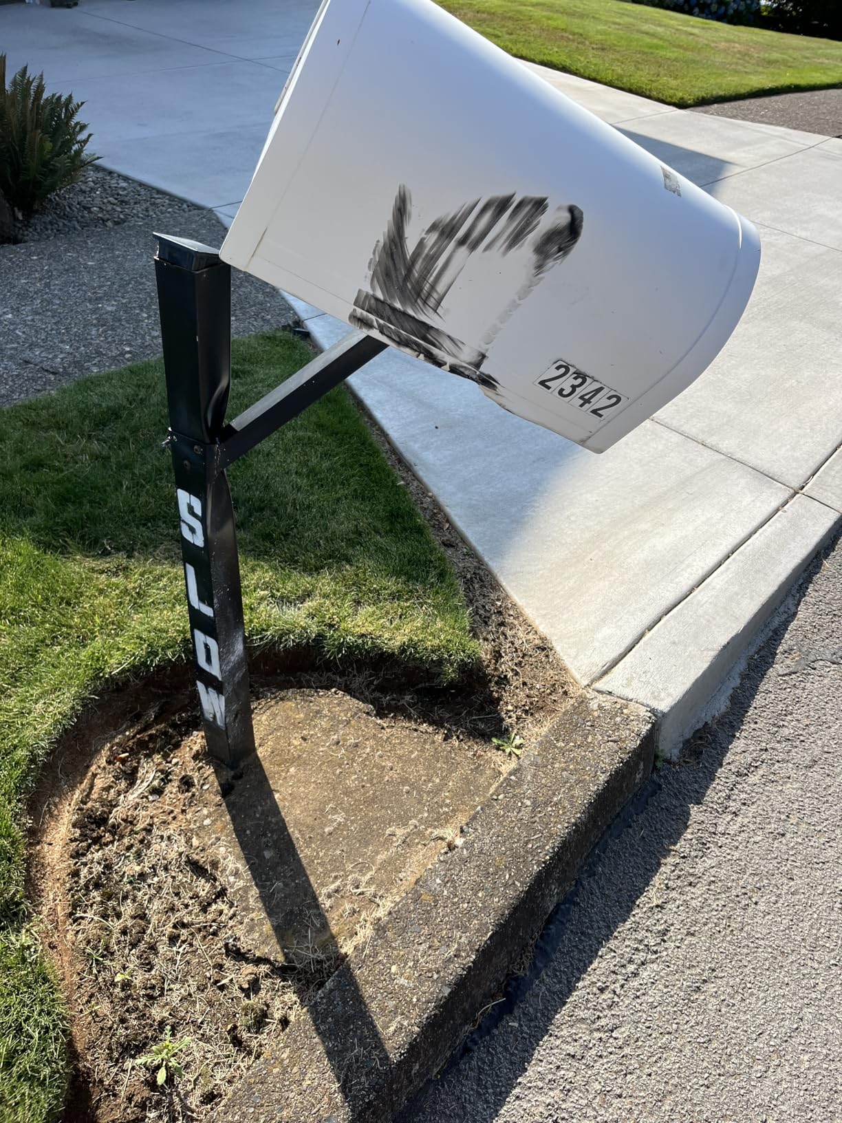 Architectural Mailboxes Reliant Secure, Locking USPS Approved Heavy Duty, Steel Metal Post Mounted Mail Box for Outside, Black, Large Curbside Mailbox with Magnetic Door customer photo 1