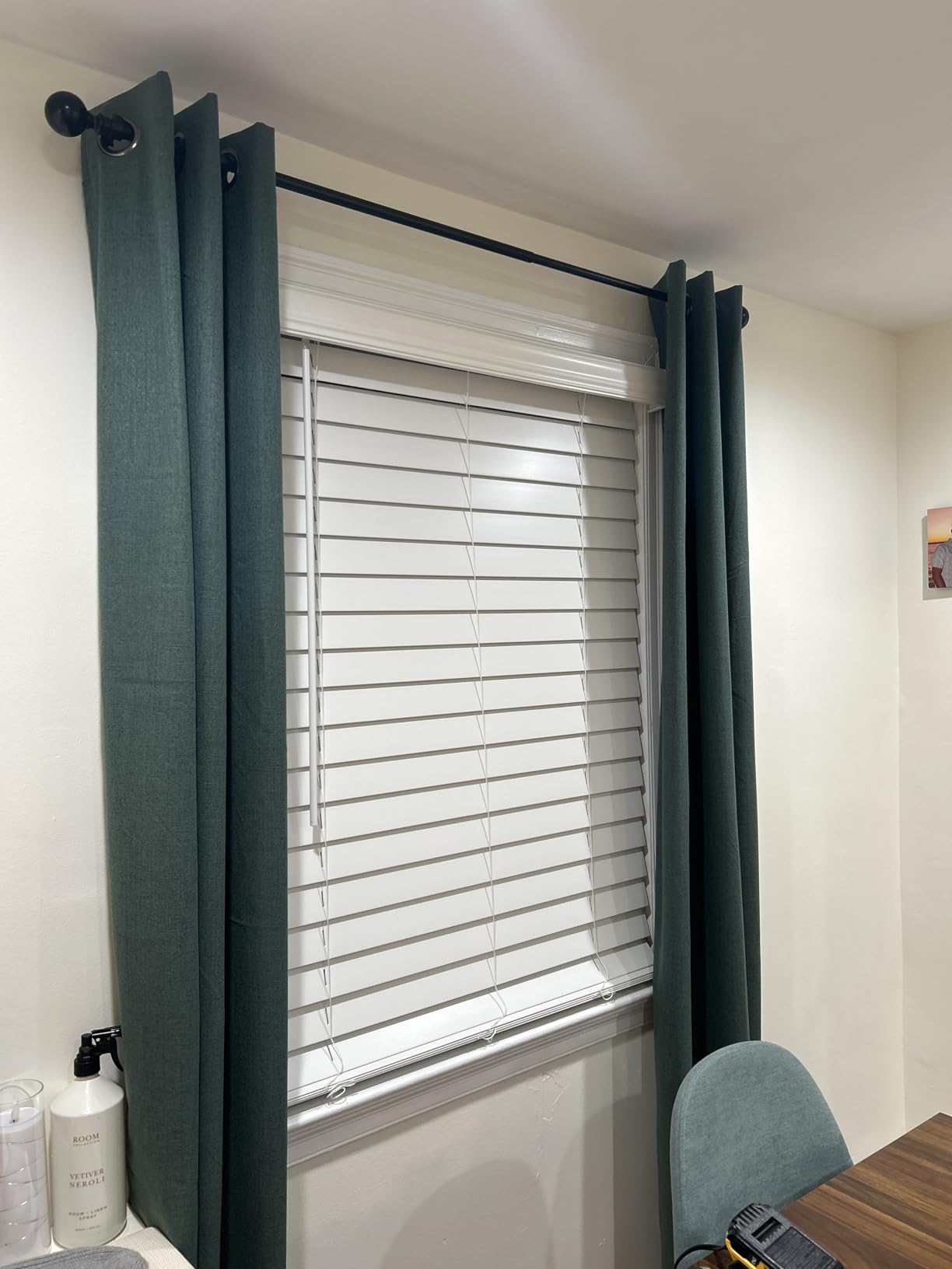 LOTUS & WINDOWARE 2.5-inch Cordless Faux Wood Blind, Plantation Style, 27