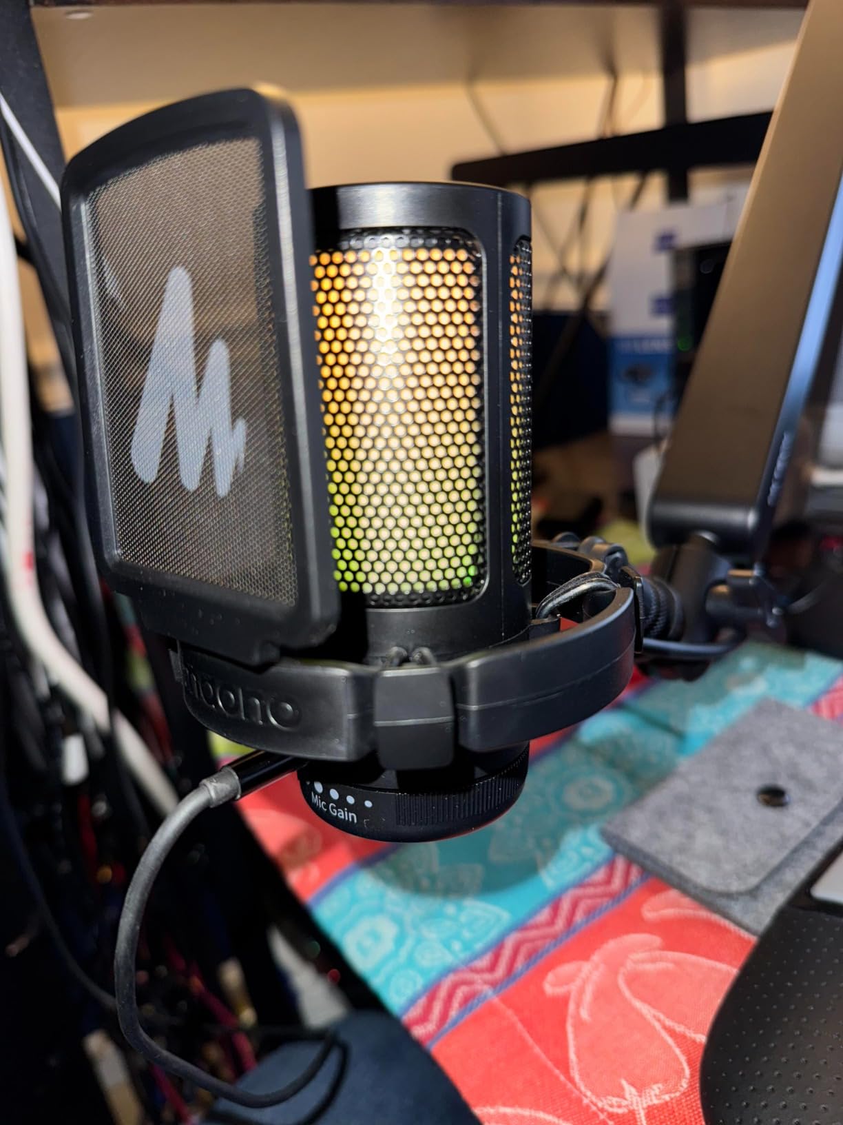 MAONO USB Gaming Microphone for PC, Noise Cancellation Condenser Mic with RGB Lights, Mute, Gain for Streaming, Recording, Podcast, Chat, Twitch, YouTube, Discord, Computer, PS5, PS4, GamerWave customer photo 2