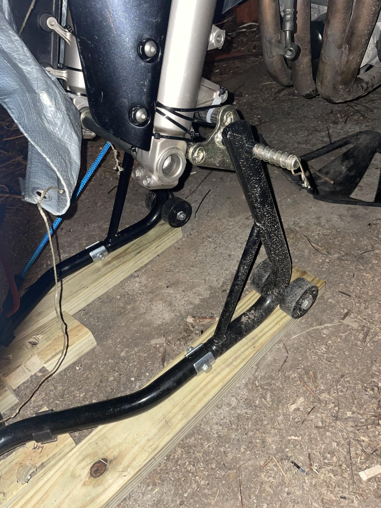 vevor Motorcycle Stand Lift 850lbs Front Rear Combo Stand Lift Stand Front Wheel Fork Stands Rear U+L Fork Swingarm Spool Stands Compatible with Most Yamaha Honda Kawasaki Suzuki Motorcycles Black customer photo 2