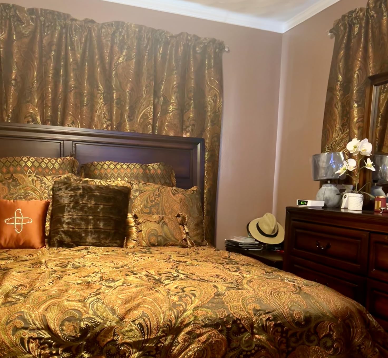 Loom and Mill 9-Piece Jacquard Comforter Sets Queen, Classic Paisley Design Bed in a Bag, Luxury Vintage Damask Bedding Set with Euro Shams, Bedskirt, Filled Decorative Pillow for Home(Queen) customer photo 2