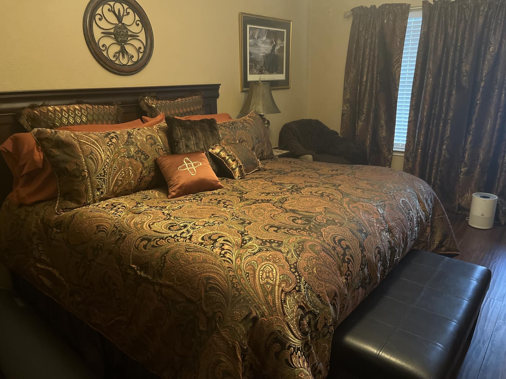 Loom and Mill 9-Piece Jacquard Comforter Sets King, Classic Paisley Design Bed in a Bag, Luxury Vintage Damask Bedding Set with Euro Shams, Bedskirt, Filled Decorative Pillow for Home (King) customer photo 1