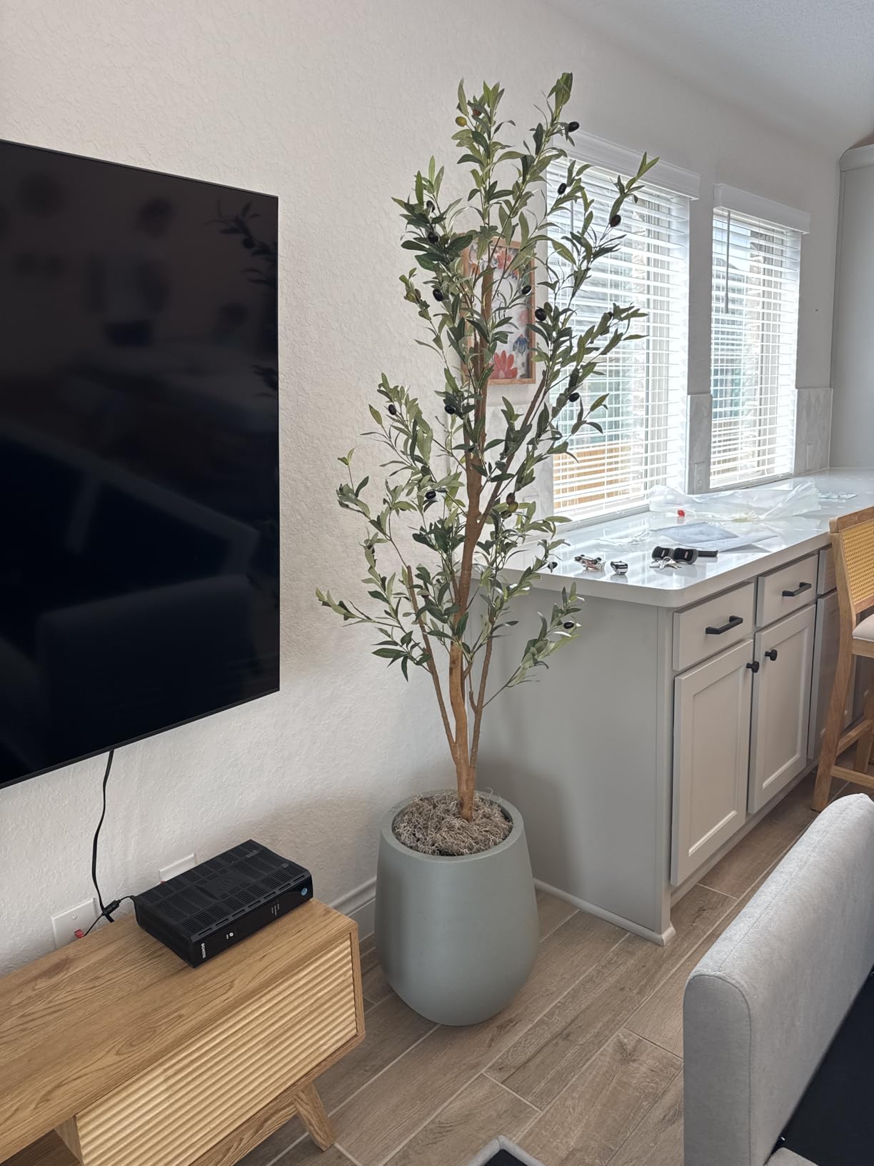 DTY Premium Mt Wilson Tall Tapered Fiberstone Planter for Indoor Outdoor Use, Modern Large Olive Tree Pot with Drainage Hole, Includes 2 Coco Mats. Black, Large 20.1'' D x 21.9'' H. 15.4