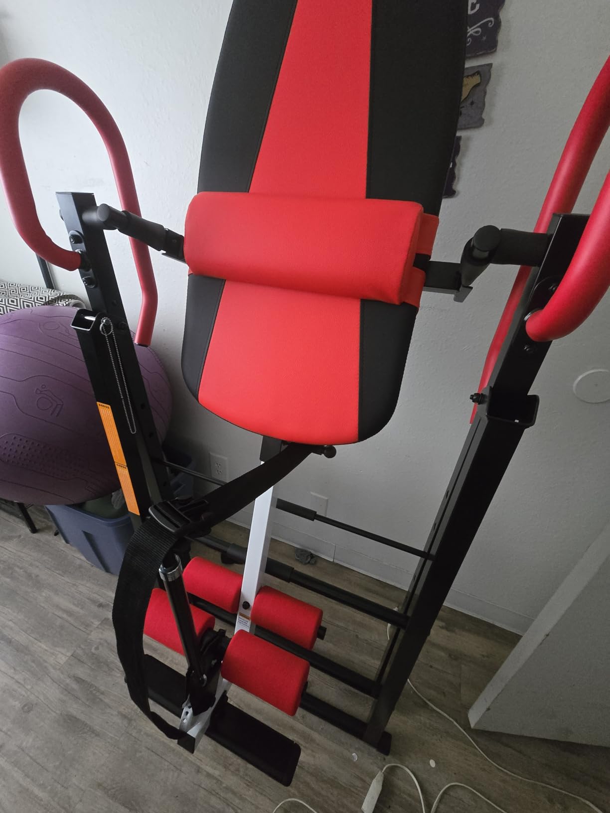 YOLEO Gravity Inversion Table for Back Pain Relief 2026 New Inversion Table w/Lumbar Support Easy to Assemble Back Stretcher Machine 300 lbs customer photo 2