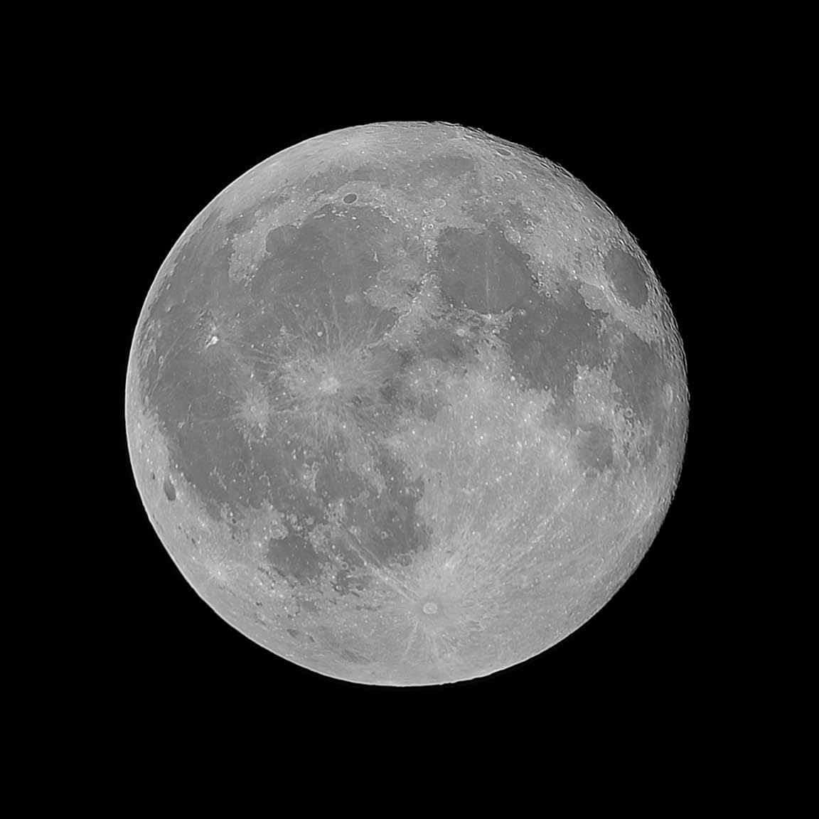 Celestron StarSense Explorer 12-inch App-Enabled Telescope - 305mm Dobsonian with Smartphone Dock & StarSense App - iPhone & Android Compatible - Easy-to-Use for Beginners customer photo 1