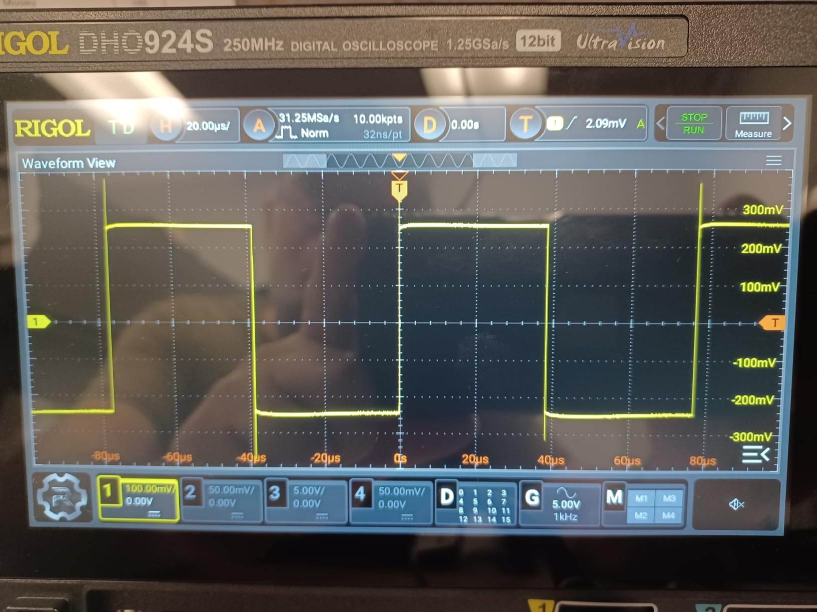 RIGOL Digital Oscilloscope DHO924S 250 MHz 4-Ch + 16 Digital 1.25 GSa/s 12-bit 50 Mpts UltraAcquire 1,000,000 wfms/s AFG + Bode Plot LAN/USB/HDMI SCPI for Power & Embedded customer photo 2