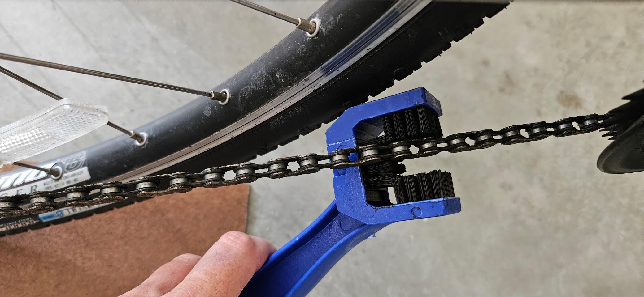 Ziciner 2 PCS Bike or Motorcycle Chain Washer, Motorcycle Chain Gear Dirt Clean Brushes, Universal Bicycle Chain Cleaning Brush Tool for Mountain Bike Heavy Duty Motorcycle (1 Red+ 1 Blue) customer photo 1
