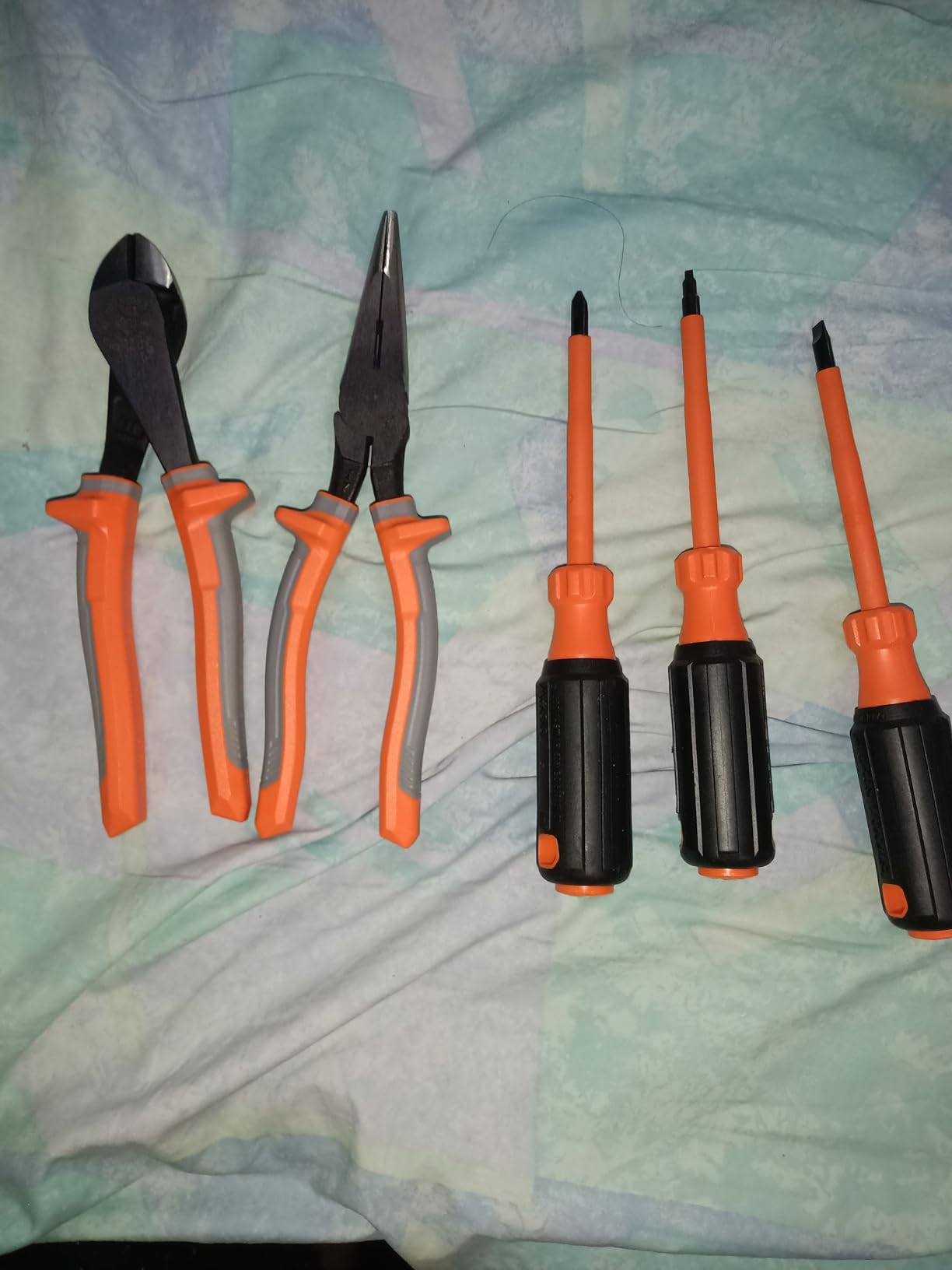 Klein Tools 9419R 1000V Insulated Tool Set, Made in USA, with Diagonal-Cutter, Long-Nose Pliers and 3 Screwdrivers, 5-Piece customer photo 1