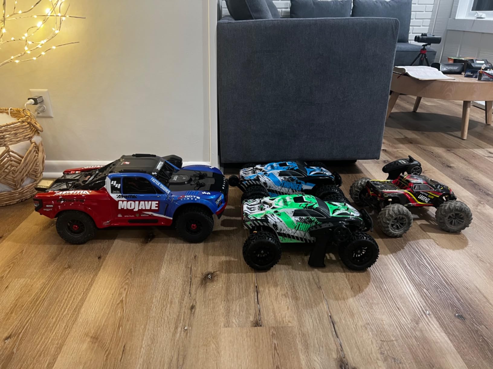 ARRMA Mojave RC Truck 4X4 4S BLX 1/8th Scale Desert Truck RTR (Battery and Charger Not Included) Blue/Red ARA4404T2 customer photo 2
