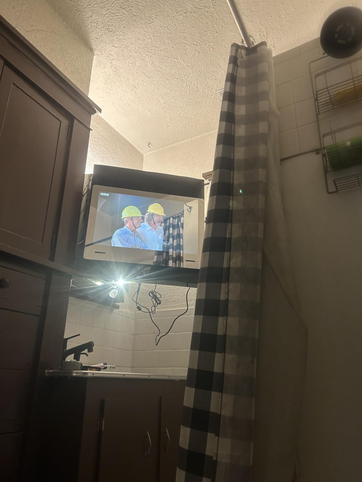 SYLVOX 24 inch Bathroom TV, 1080P Mirror Television with Google OS, NTSC & ATSC Tuner, WiFi, Bluetooth, Voice Remote, IP66 Waterproof Magic TV for Bathroom Bathtub Hotel Shower Spa (Wall Mount) customer photo 1