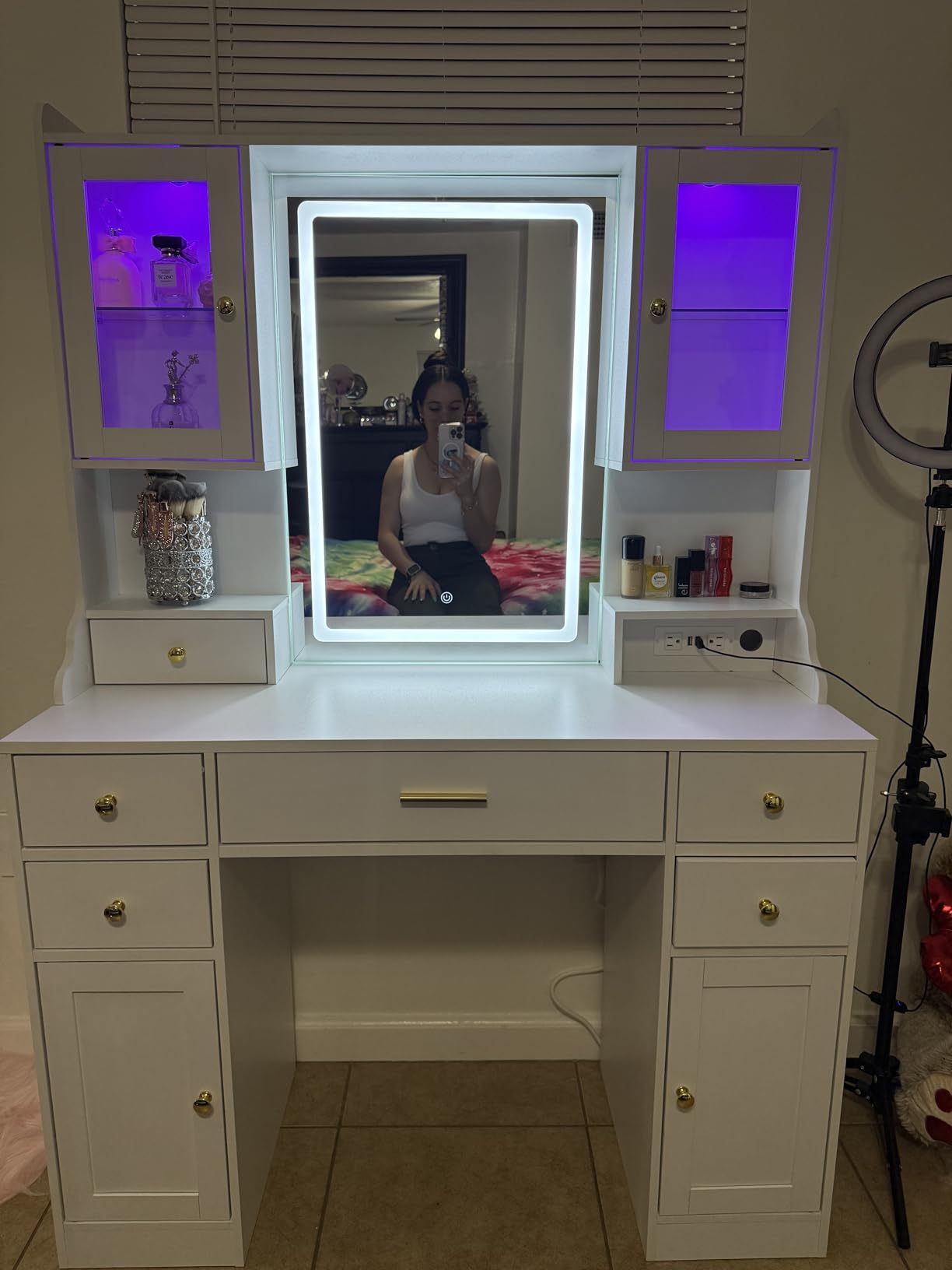 White Makeup Vanity Desk with Mirror and Lights, Large Vanity Table Set with Charging Station, Dressing Table with RGB Cabinets, Makeup Vanity Mirror with Light Desk and Drawers, 3 LED Light Modes customer photo 2