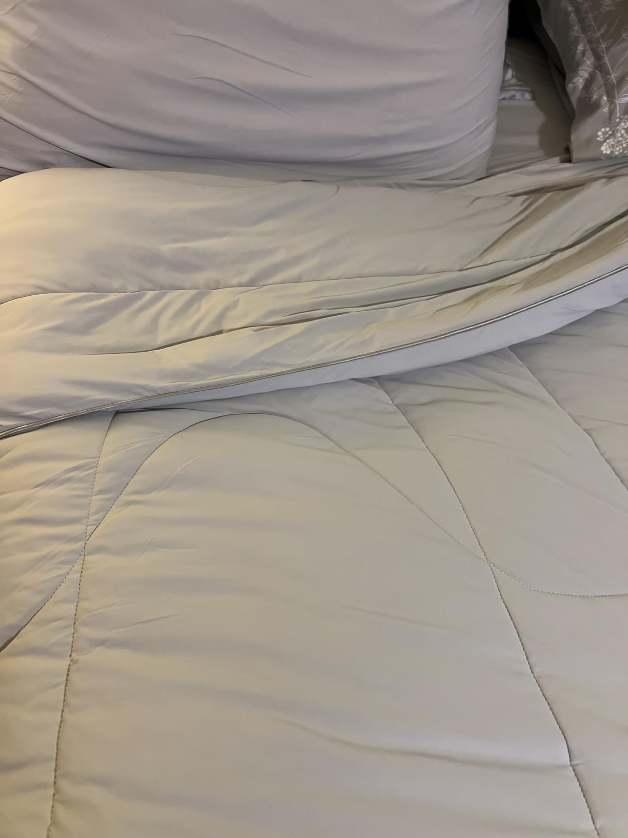 Bedsure Cooling Sheets Queen Size, Cooling Bed Sheets for Hot Sleepers, Chill Cool Sheet, Deep Pocket Up to 18 Inches, Soft & Breathable Queen Sheet Set, 4 Pieces, Grey customer photo 1