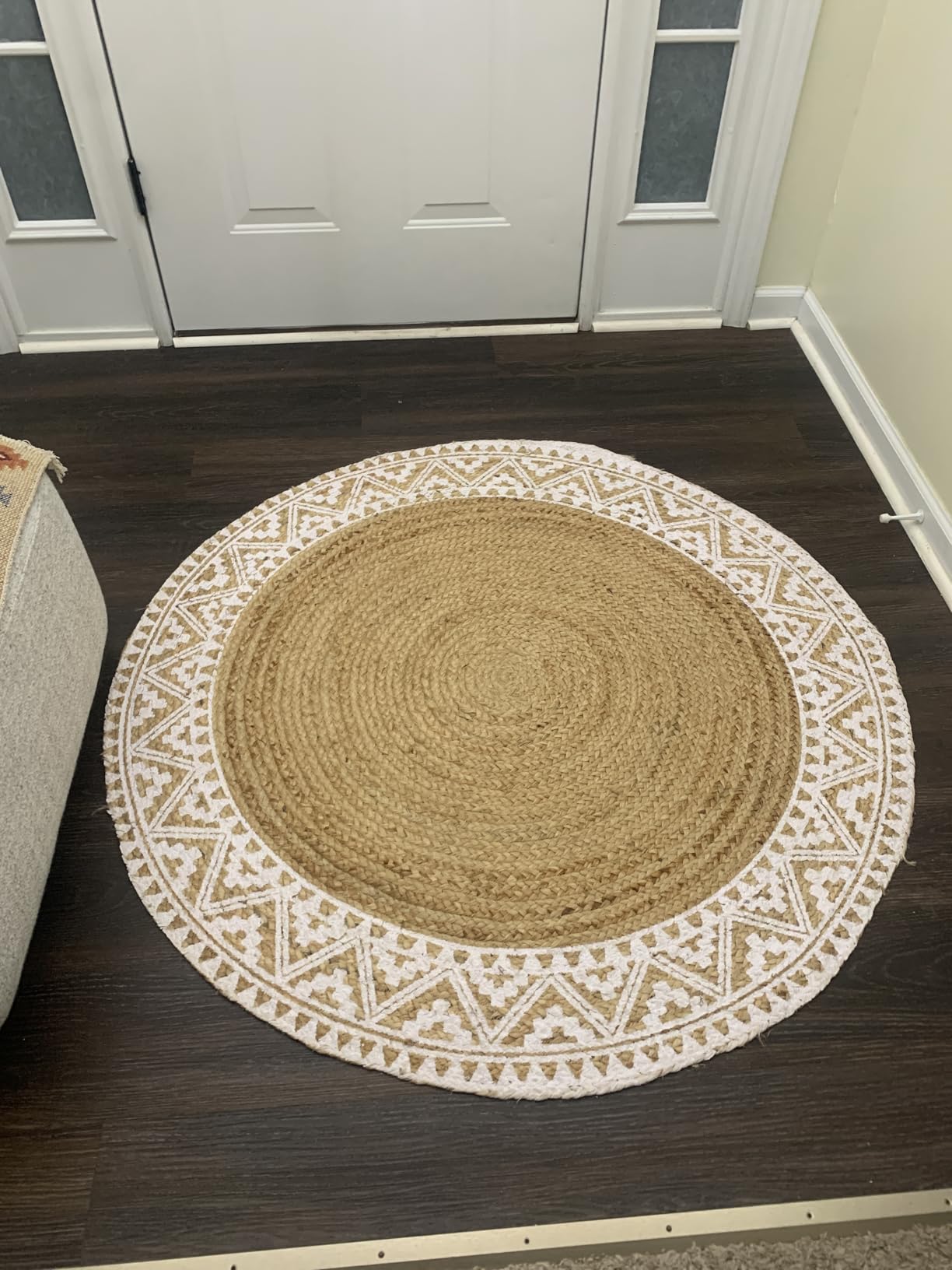 voyzz home Premium Natural Jute Braided Area Rug, 5-feet Round, White Printed Border, Stain Resistance, Natural Handmade Rug for Entryways, Living Room, Dining Room, Bedroom, Farmhouse, Kitchen customer photo 1