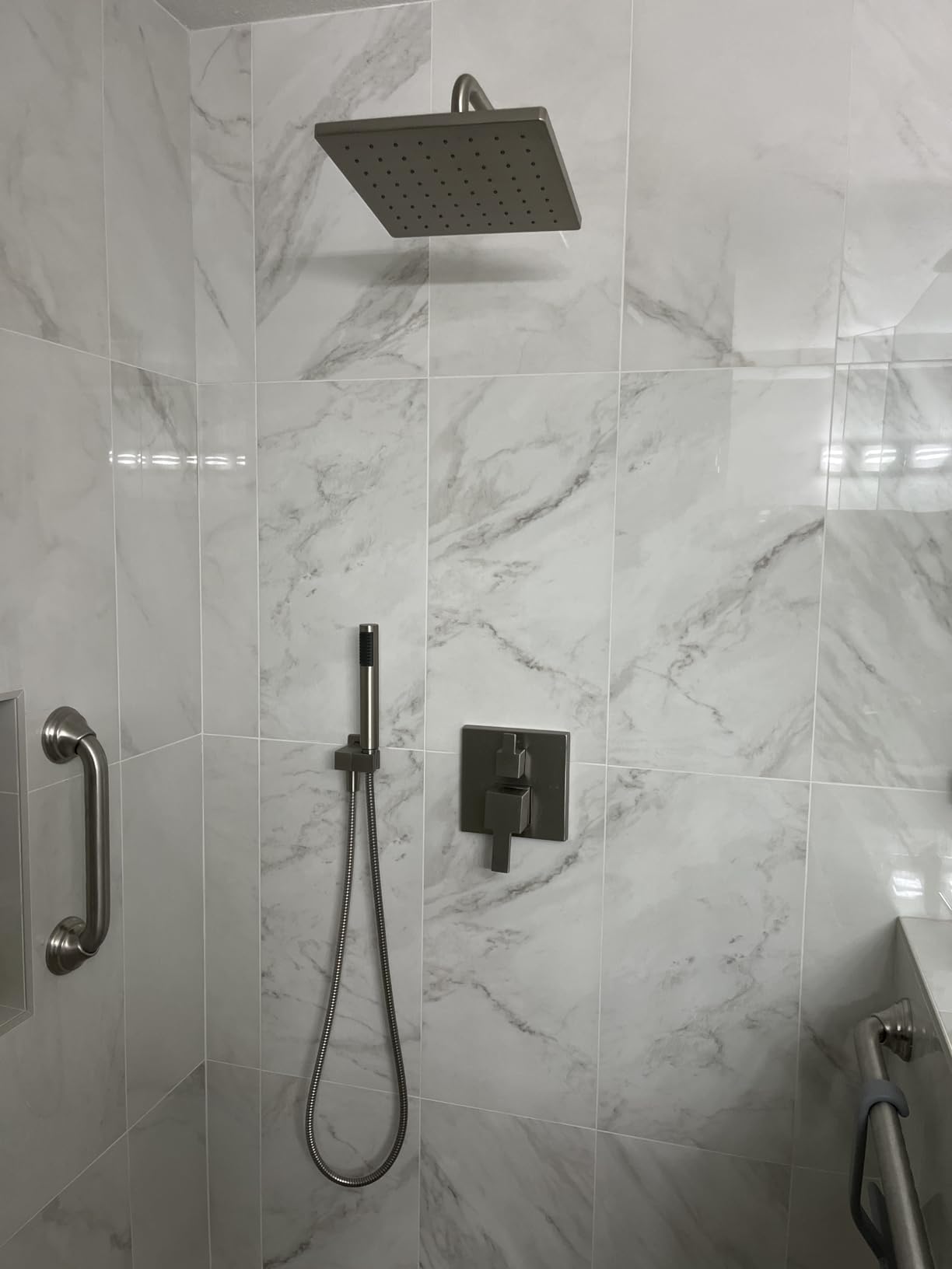 Delta Modern 14 Series Square Rain Shower System Faucet Set, Rainfall Chrome Shower Head and Handle Set, Valve Trim Kit, 10 Inch, Chrome 342701 customer photo 2
