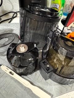 Hurom H70 Cold Press Juicer Machine, Easy to Clean Masticating Slow Juicer, Ideal Balance of Size and Function, Compact, Strainer Free, Self Feeding, Hands Free, with Wide Mouth Hopper (Black) customer photo 1