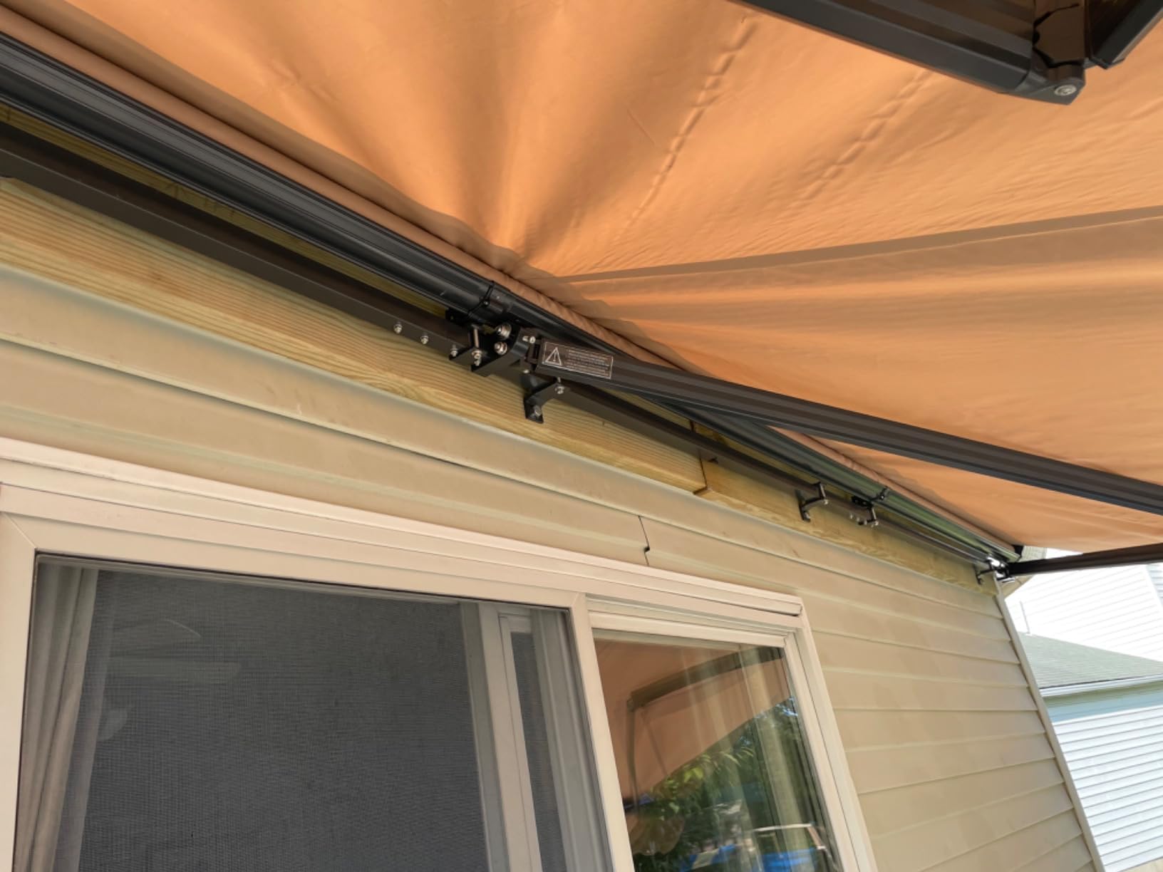 ALEKO Motorized Patio Awning 20x10 Semi-Cassette Remote Control Electric & Manual Crank, LED Lights, UV-Protected Fabric Canopy Shade - Moroccan Style Desert Sand customer photo 2