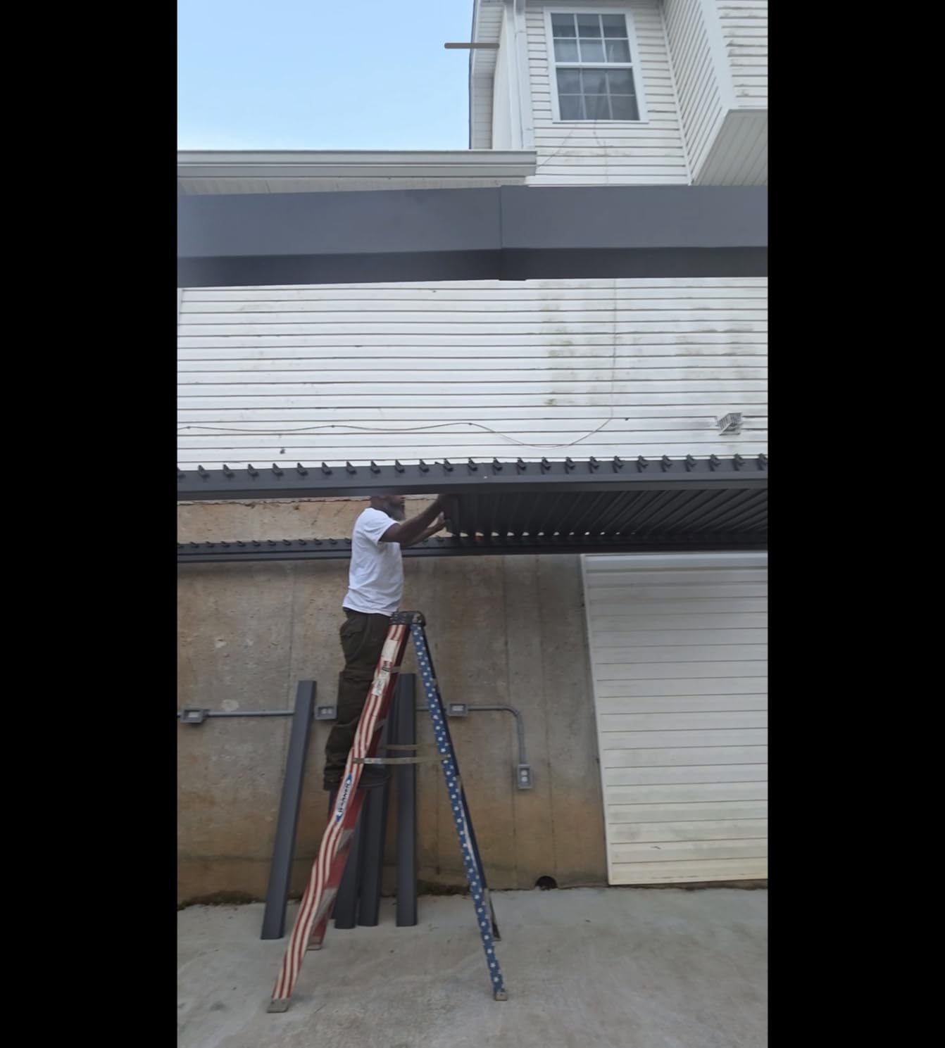 PURPLE LEAF Louvered Pergola 10' x 14' Aluminum Outdoor Pergola with Adjustable Louvers Roof and Integrated Drainage System 70 Mph High Wind Resistant Small Pergolas for Patio Deck Porch Yard customer photo 2