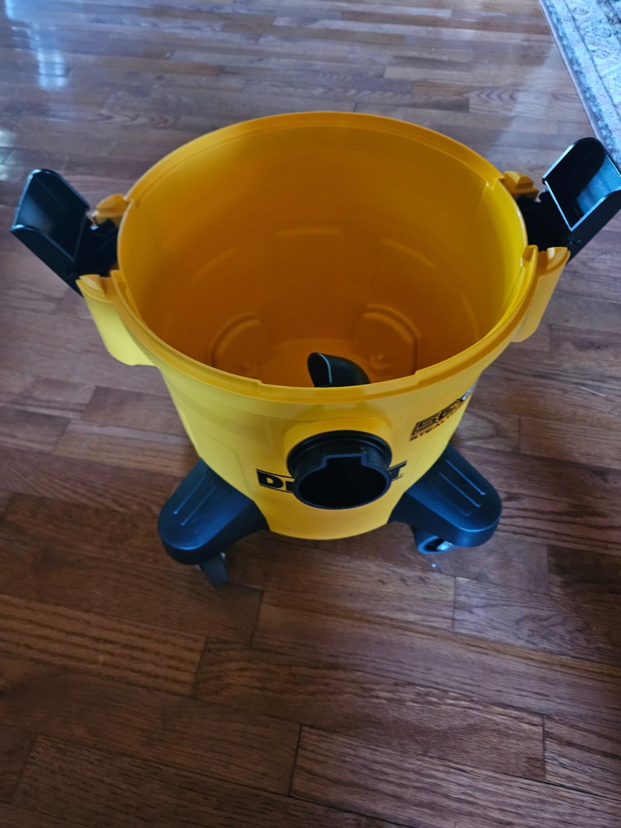 DEWALT Wet Dry Shop Vac 5 Gallon, STEALTHSONIC Ultra Quiet Shop Vacuum Wet and Dry 4 Peak HP, Powerful Suction Wet Dry Vacuum Cleaner, Portable Vacuum for Home, Garage, Workshop, Jobsite, DXV05P-QT customer photo 2