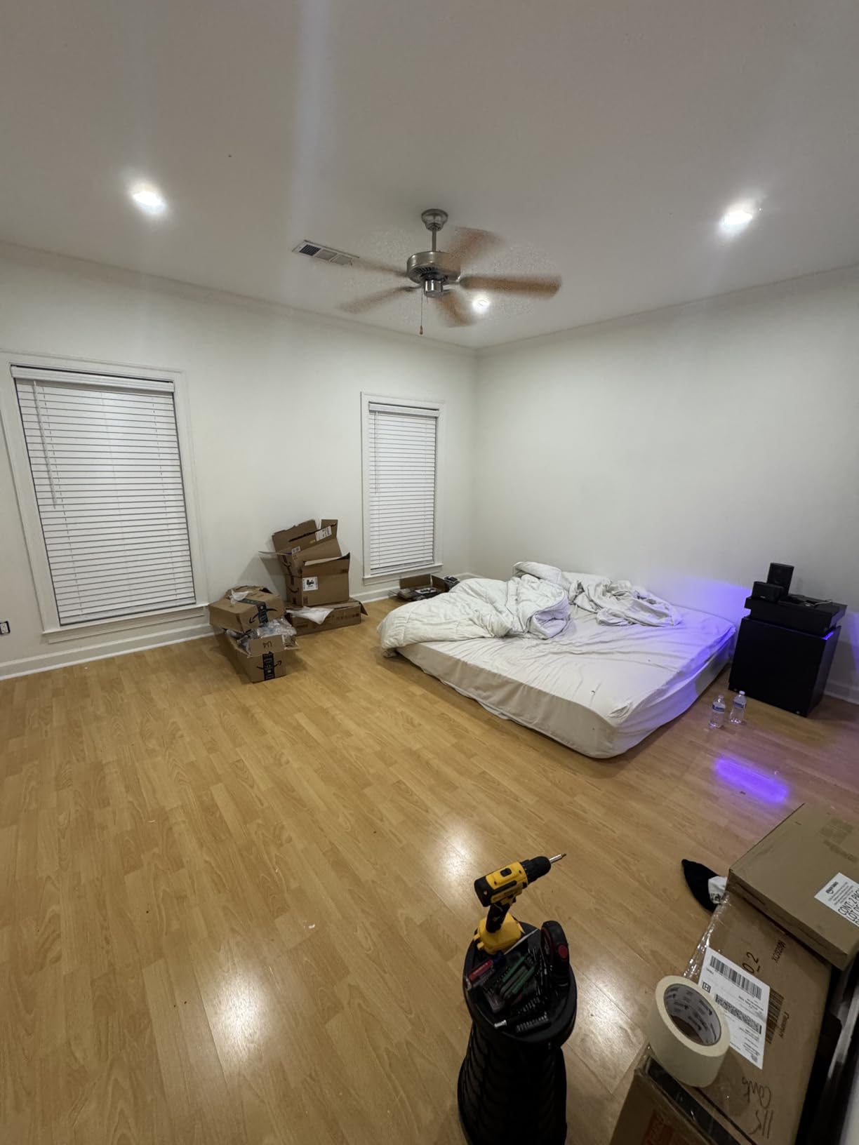 DEZ FURNISHINGS Cordless 2