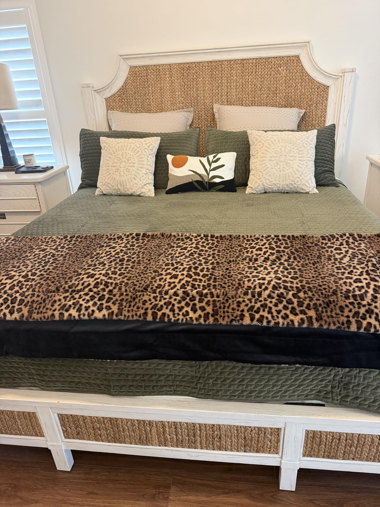 EverGrace Luxury Velvet Quilt Set King Size 3 Piece, Soft Cross-Stitch Velvet Comforter Set with Pillow Shams, Lightweight Coverlet Bedspread Bedding Set for All Seasons, Light Taupe customer photo 1