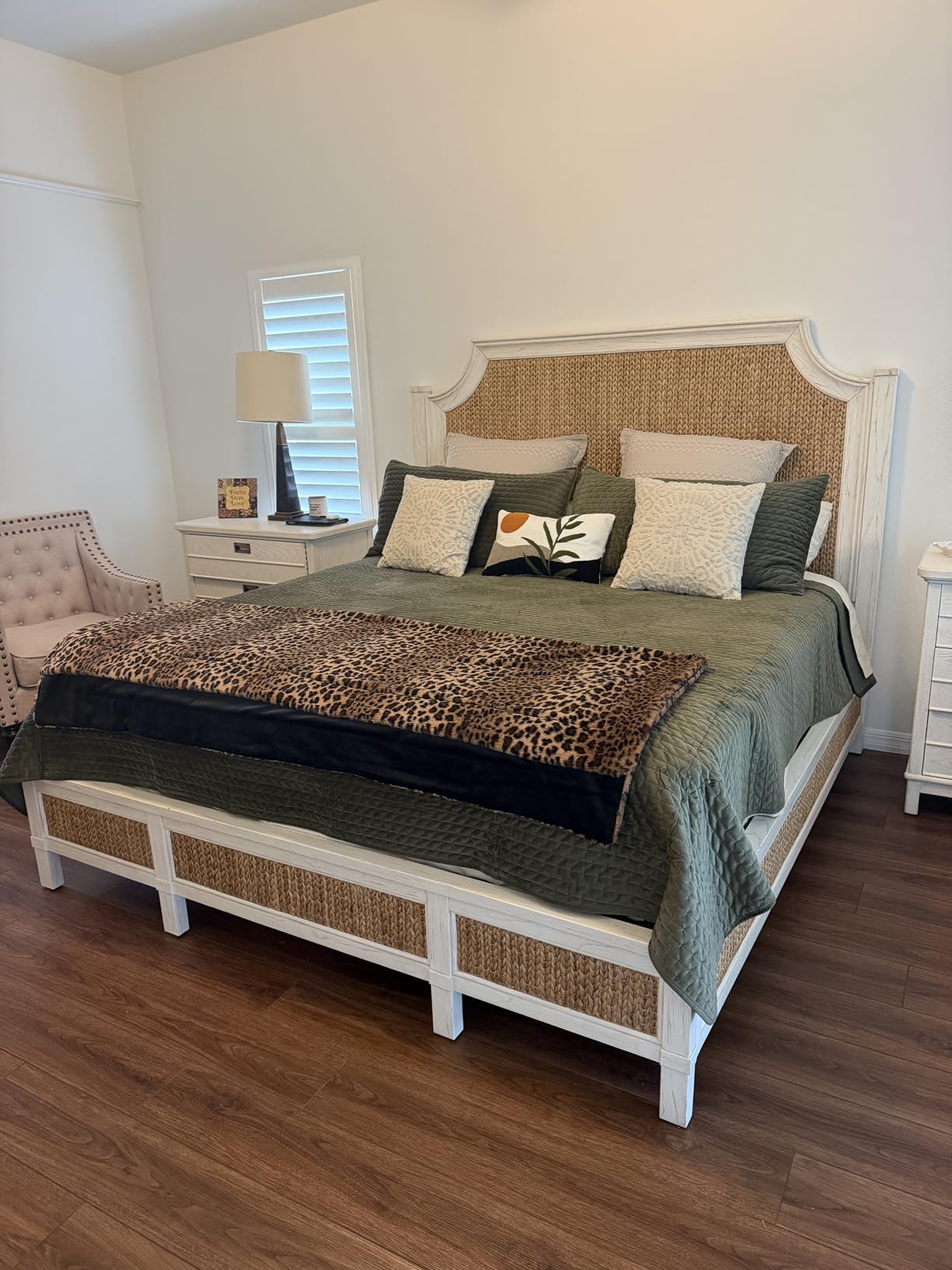EverGrace Luxury Velvet Quilt Set King Size 3 Piece, Soft Cross-Stitch Velvet Comforter Set with Pillow Shams, Lightweight Coverlet Bedspread Bedding Set for All Seasons, Light Taupe customer photo 2