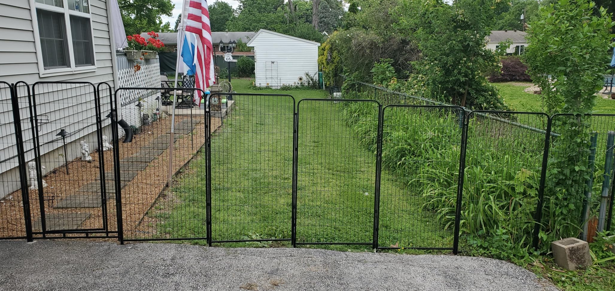 ADAVIN Tall Garden Fence 48 in(H) 12 Panels Total 26.6 FT(L), Heavy Duty Iron Metal Fence and Border, Flower Bed Fencing, Outdoor Animal Barrier Fences, Dog Fences with Gate for the Yard Camping, Black customer photo 1