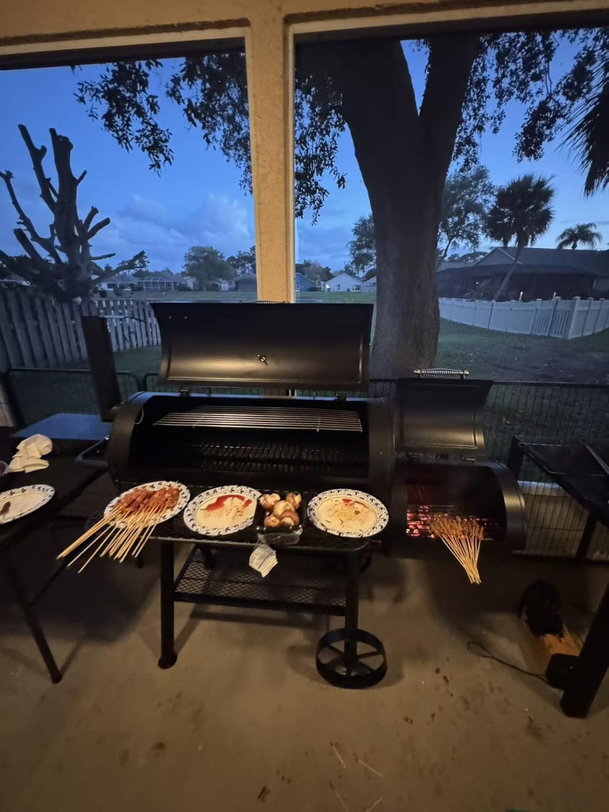 Sophia & William Heavy-Duty Vertical Offset Charcoal Smoker Extra Large Outdoor BBQ Gill with Offset Smoker, 961 SQ.IN. Cooking Area with Warming Tray,Push-out Ash Tray for Event Gathering, Black customer photo 2