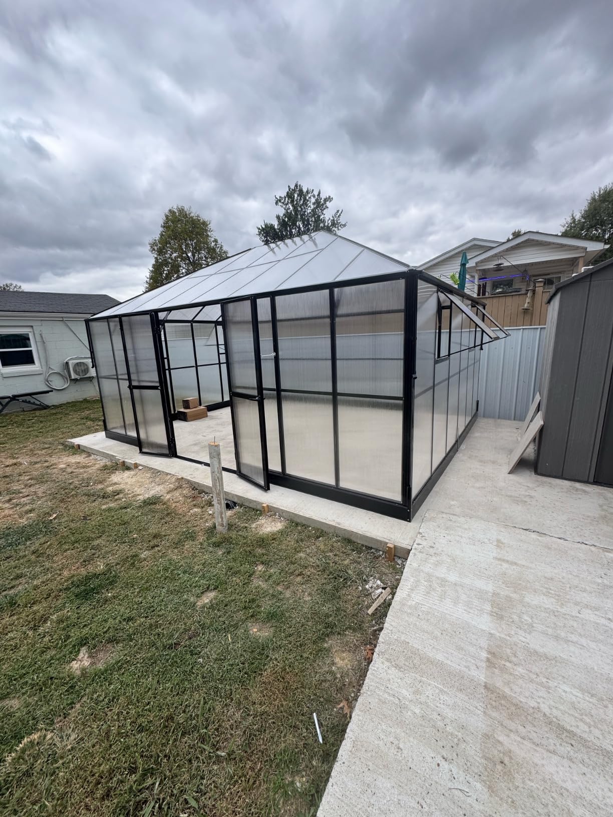 Jocisland 16x12x9.5 FT Polycarbonate Greenhouse- 6 FT Wall Height Outdoor Aluminum Greenhouses with 2 Ventilation and Rain Gutter, Double Doors with Hook, Walk-in Greenhouse for Backyard Garden customer photo 1