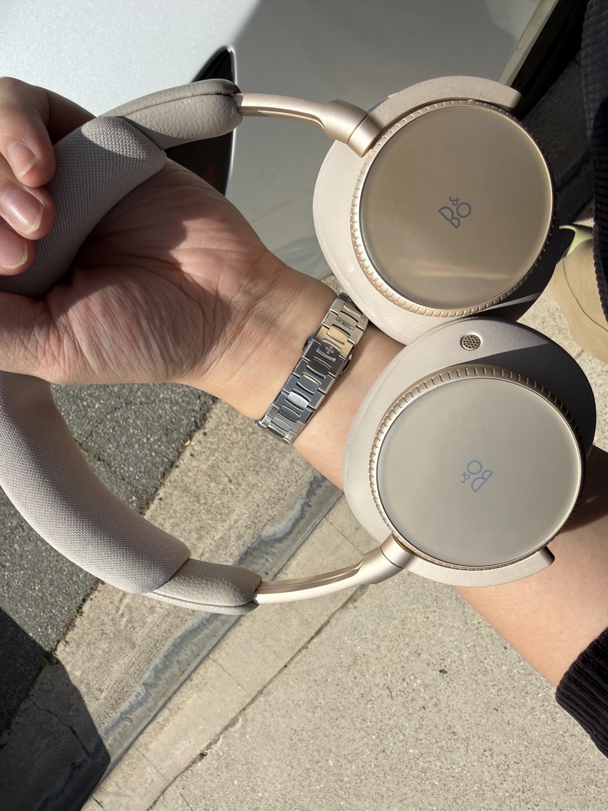 Bang & Olufsen Beoplay H100 Premium Wireless Active Noise Cancelling Over-Ear Headphones with Protective Carrying Case, Infinite Black customer photo 2