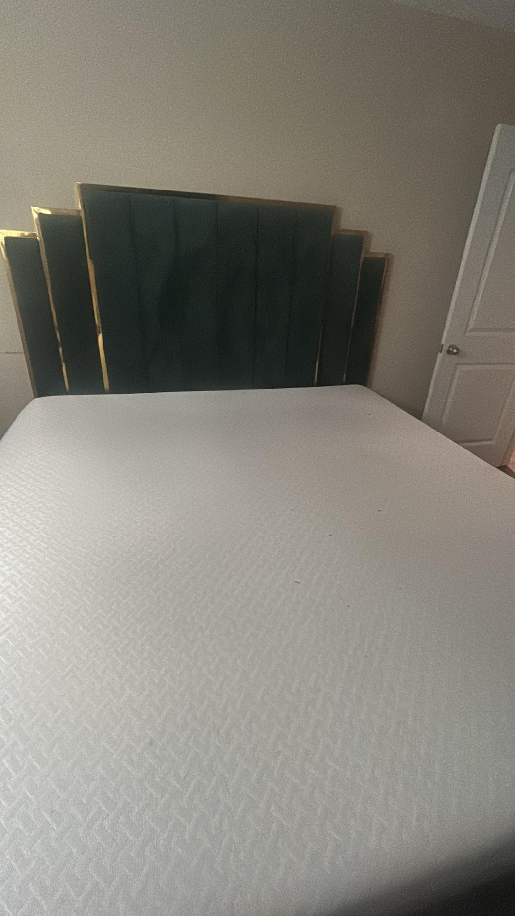 AMERLIFE King Size Upholstered Bed, Modern Velvet Bed Frame with 65.4