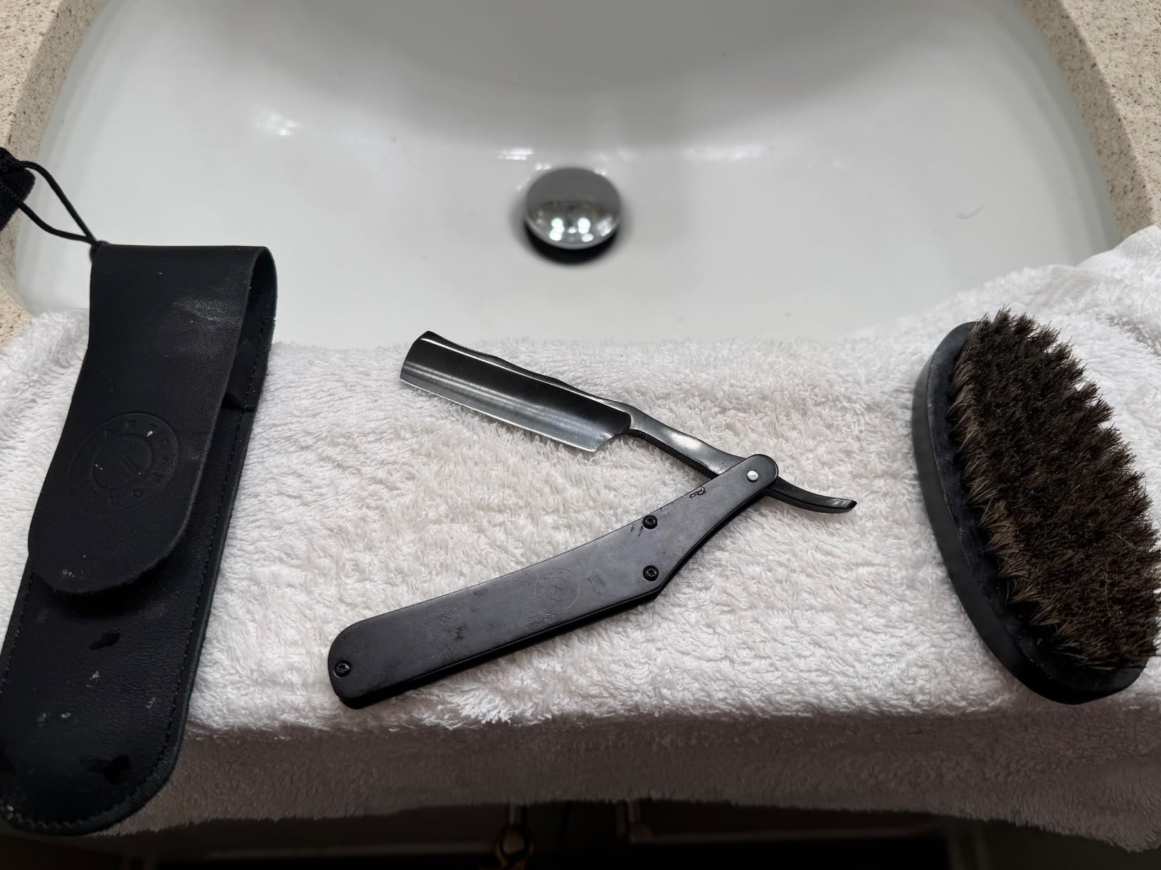 Naked Armor Damascus Straight Razor Kit - Straight Razor Shaving Kit for Men with Carbon Steel 7/8 Blade, Leather Strop, Organic Shave Soap, Synthetic Shaving Brush, Strop Paste, Leather Case, Gift customer photo 1