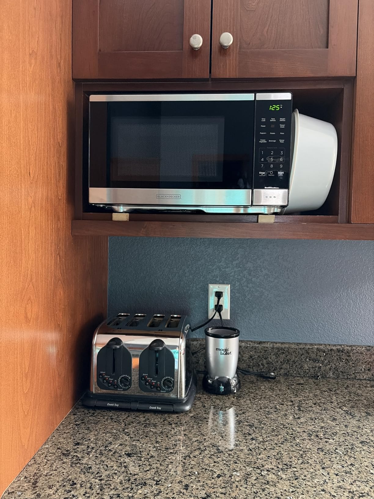 BLACK+DECKER Countertop Microwave Oven 0.9 Cu Ft, 6 Auto Menus, Child Lock, Memory Function, 10 Power Levels, Easy One-Touch Start, Digital Panel, 900W customer photo 1