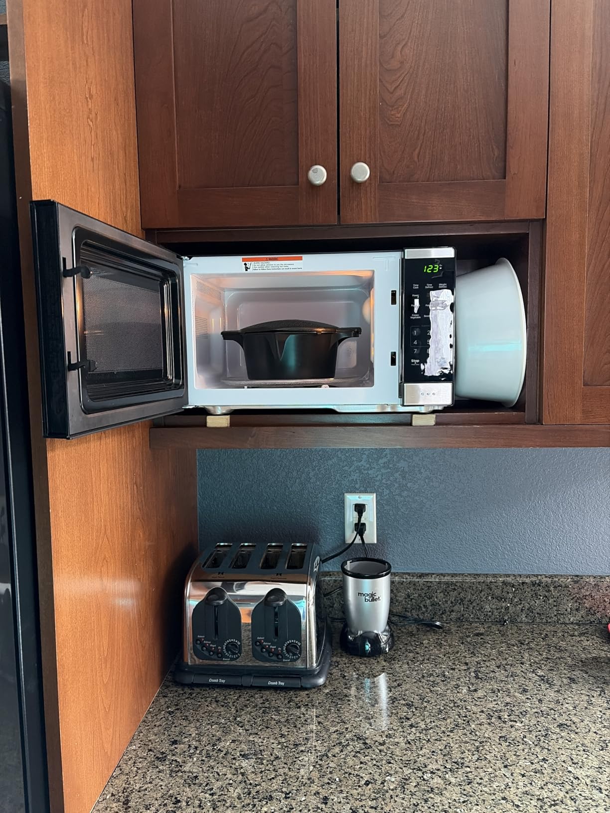 BLACK+DECKER Countertop Microwave Oven 0.9 Cu Ft, 6 Auto Menus, Child Lock, Memory Function, 10 Power Levels, Easy One-Touch Start, Digital Panel, 900W customer photo 2