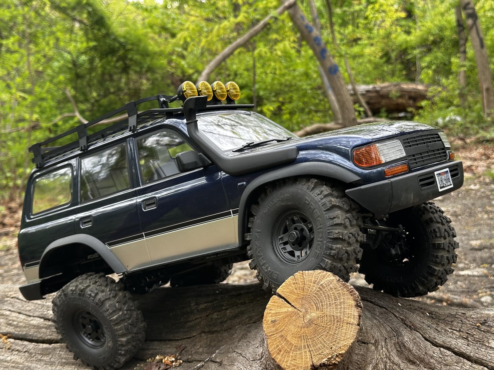 FMS 1/10 LC80 RC Crawler, FCX10 Toyota RC Rock Crawler with Lighting, Hobby Grade Offroad RC Car for Adults, RS Need to Complete (Grey) customer photo 1