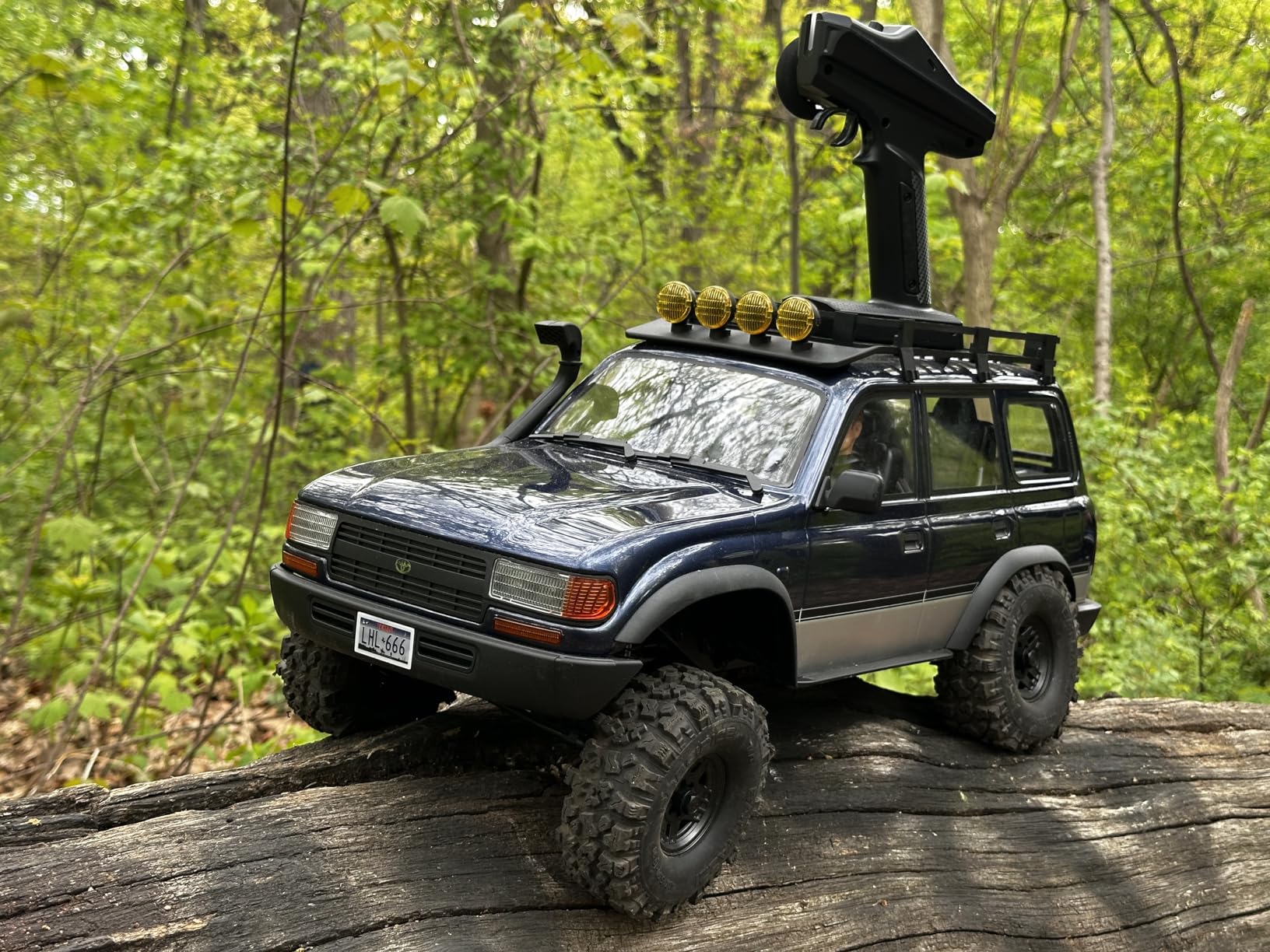 FMS 1/10 LC80 RC Crawler, FCX10 Toyota RC Rock Crawler with Lighting, Hobby Grade Offroad RC Car for Adults, RS Need to Complete (Grey) customer photo 2
