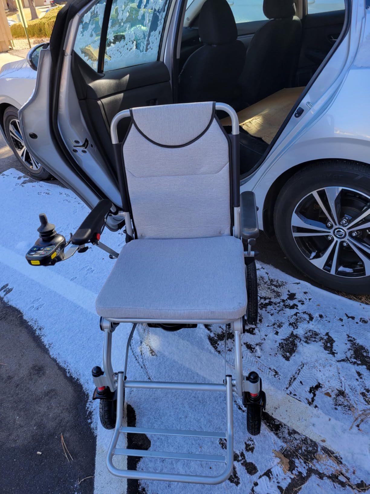 AIRHOT Foldable Electric Wheelchair for Adults, 15 Miles Long Travel Range Power Wheelchair, 300LBS Weight Capacity, All Terrain Motorized Wheelchair for Seniors Portable customer photo 1