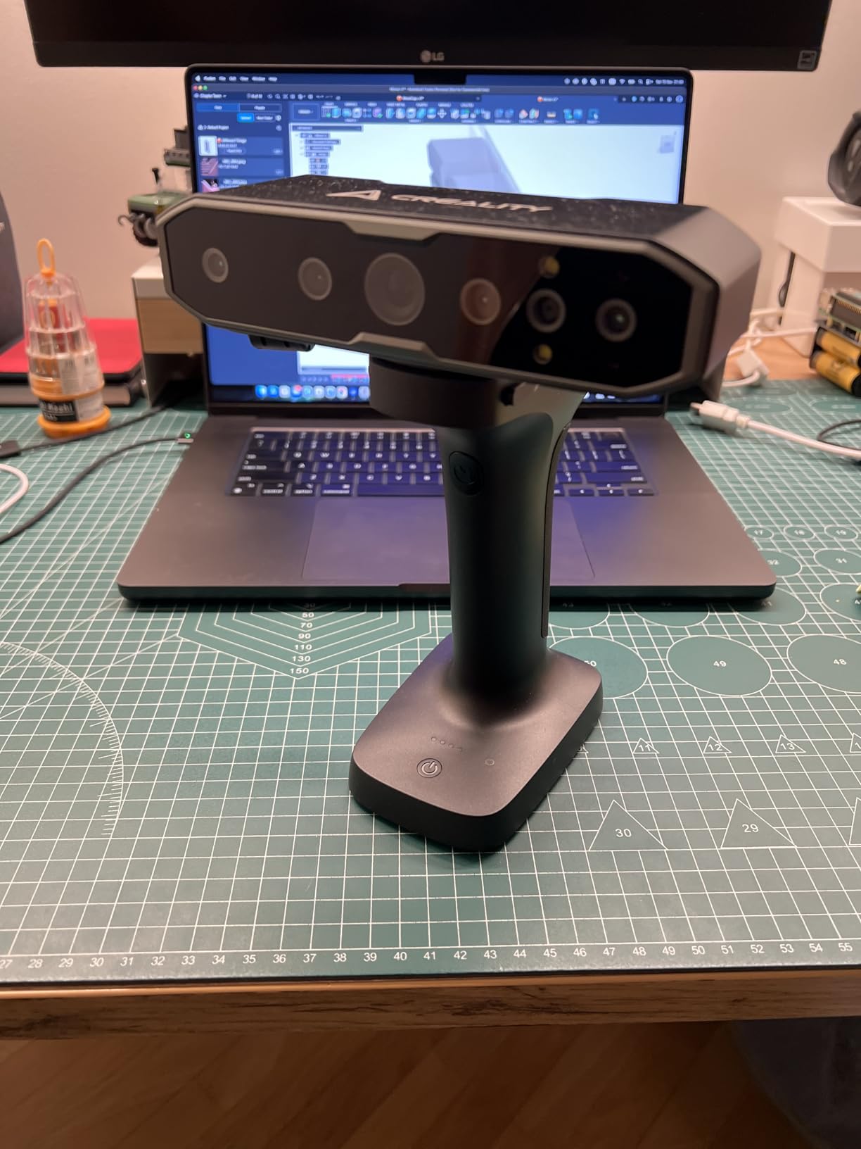CR-Scan Otter 3D Scanner for 3D Printing, Handheld 3D Printer Scanner with 4 Lens Stereo Vision 10-2000mm Range, Anti-Shake Tracking 24-Bit Full-Color for iOS Mac Windows Android customer photo 2