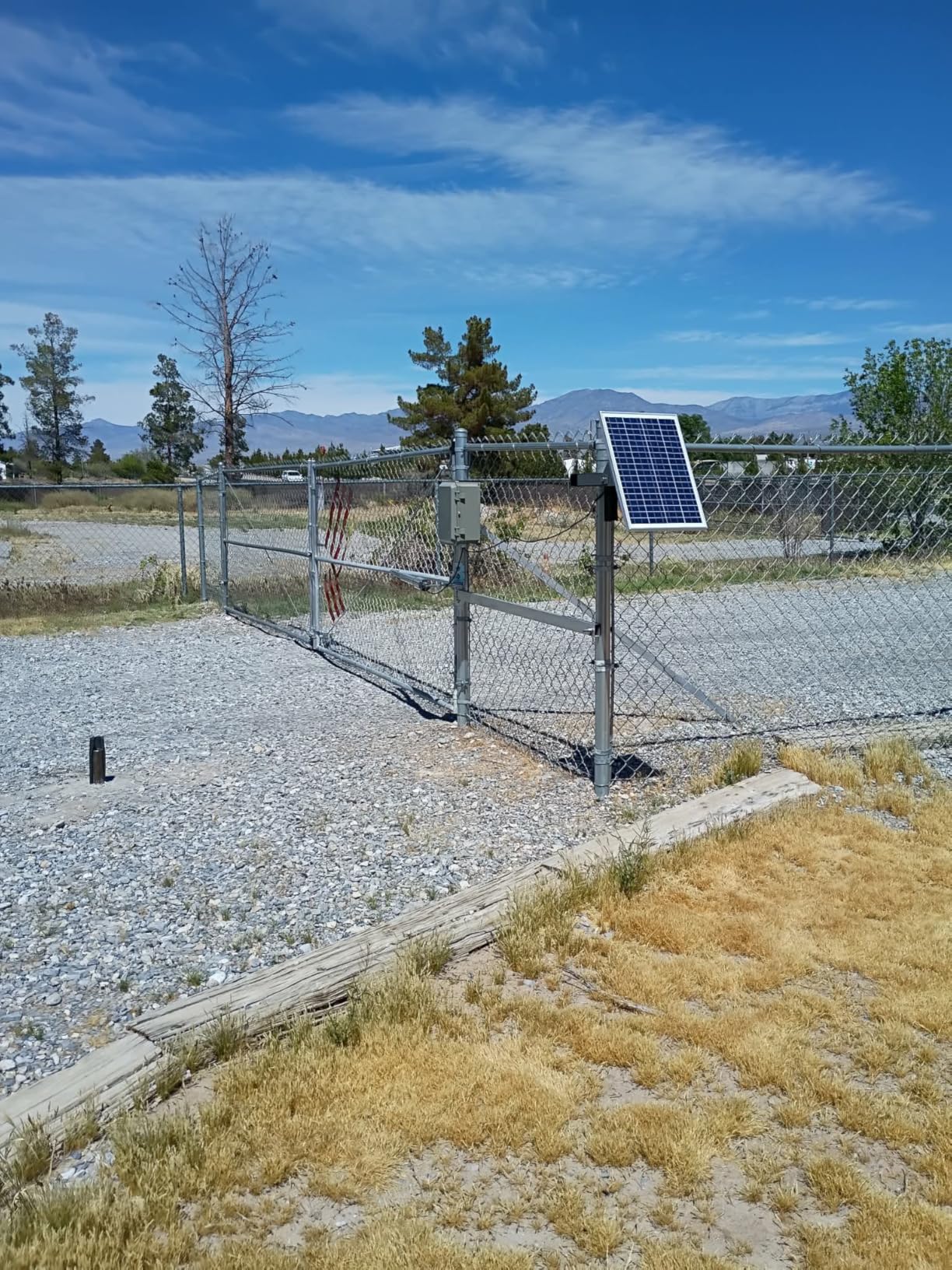 JUJIANG C01 Solar Gate Opener with Batteries & Solar Panel for Single Swing Gates Up to 440lb 12FT Automatic Gate Openers with Remote Complete Kit Light Duty Automatic Gate Openers Solar Powered customer photo 1
