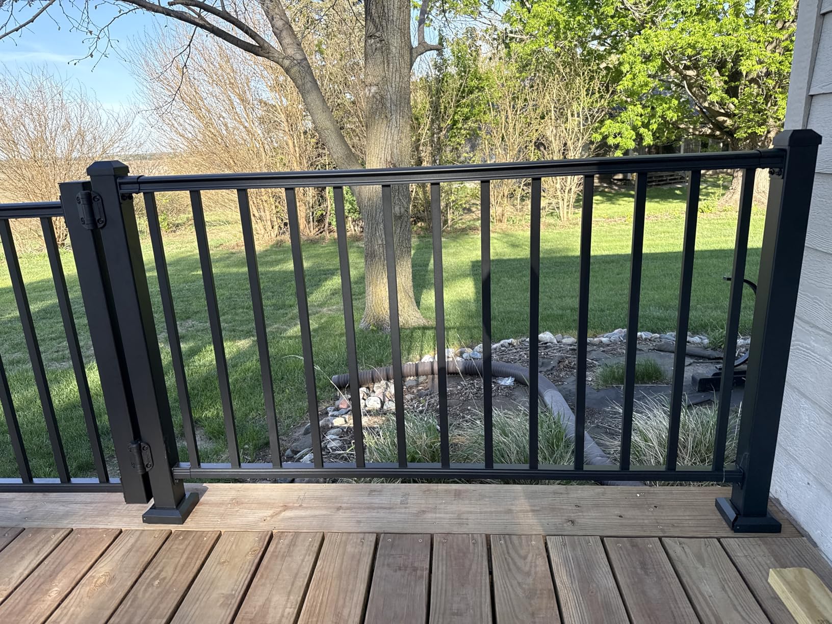 Egadis 36 in. H x 6 ft. W Porch and Deck Railing Kit, Aluminum Railing Kit, Black Textured AAMA 2604 Powder-Coat Finish Modular Rail System for Outdoor Decks, Porches & Balconies (1 Post, 1 Panel) customer photo 2
